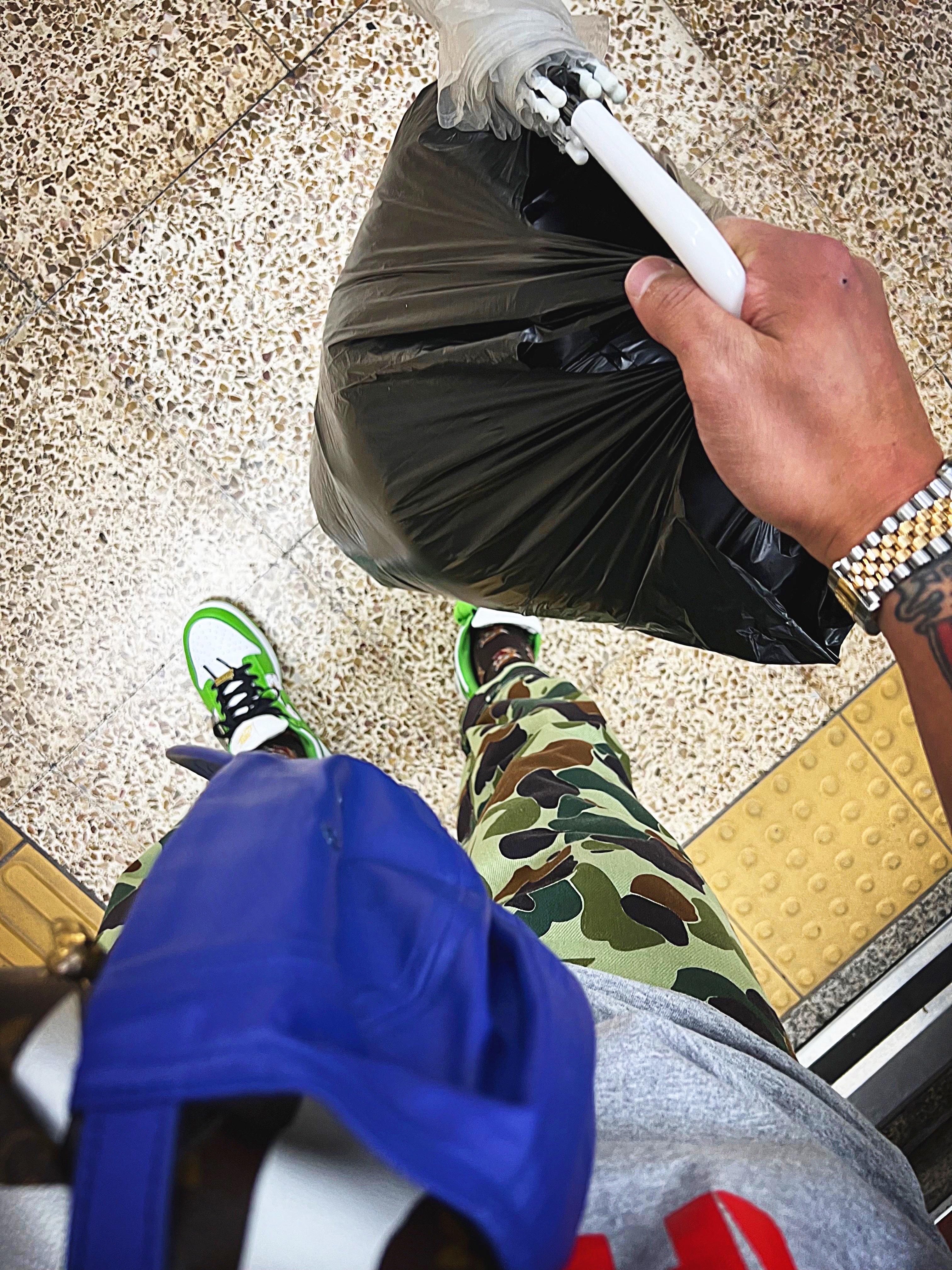 Supreme Leather Camp Cap Royal - 21SS, Supreme Don’t Fuck Around T-Shirt Heather Grey - 22FW 착용 스타일 - 4