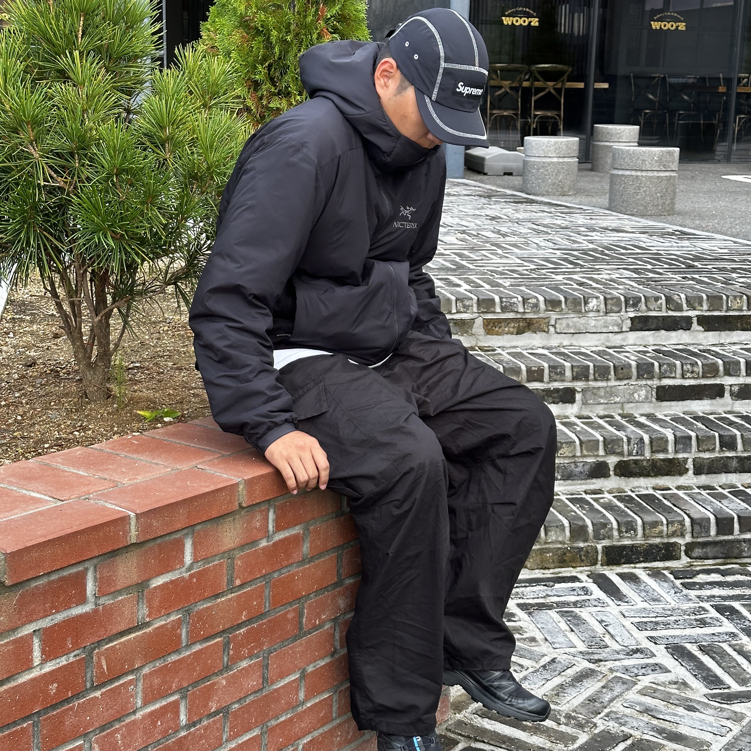 Supreme Reflective Stitch Camp Cap Black - 23SS, Arc'teryx Atom LT Hoody Black 착용 스타일