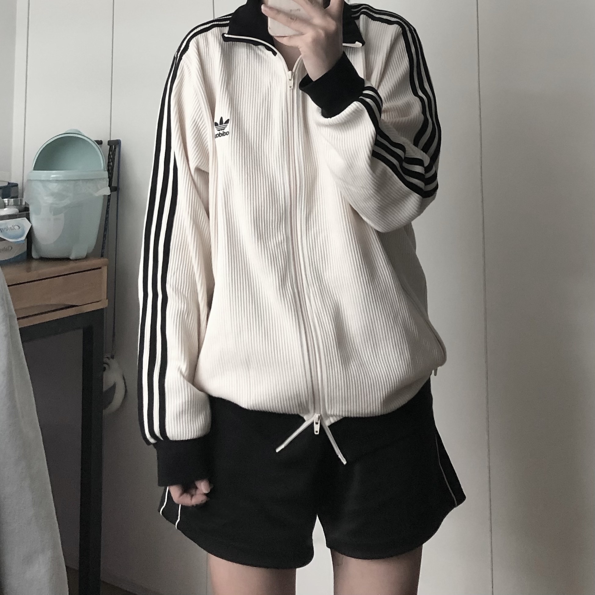 Adidas Adicolor Classic Waffle Beckenbauer Track Jacket Wonder White - US Sizing, Adidas Superstar Premium White Black 착용 스타일 - 2