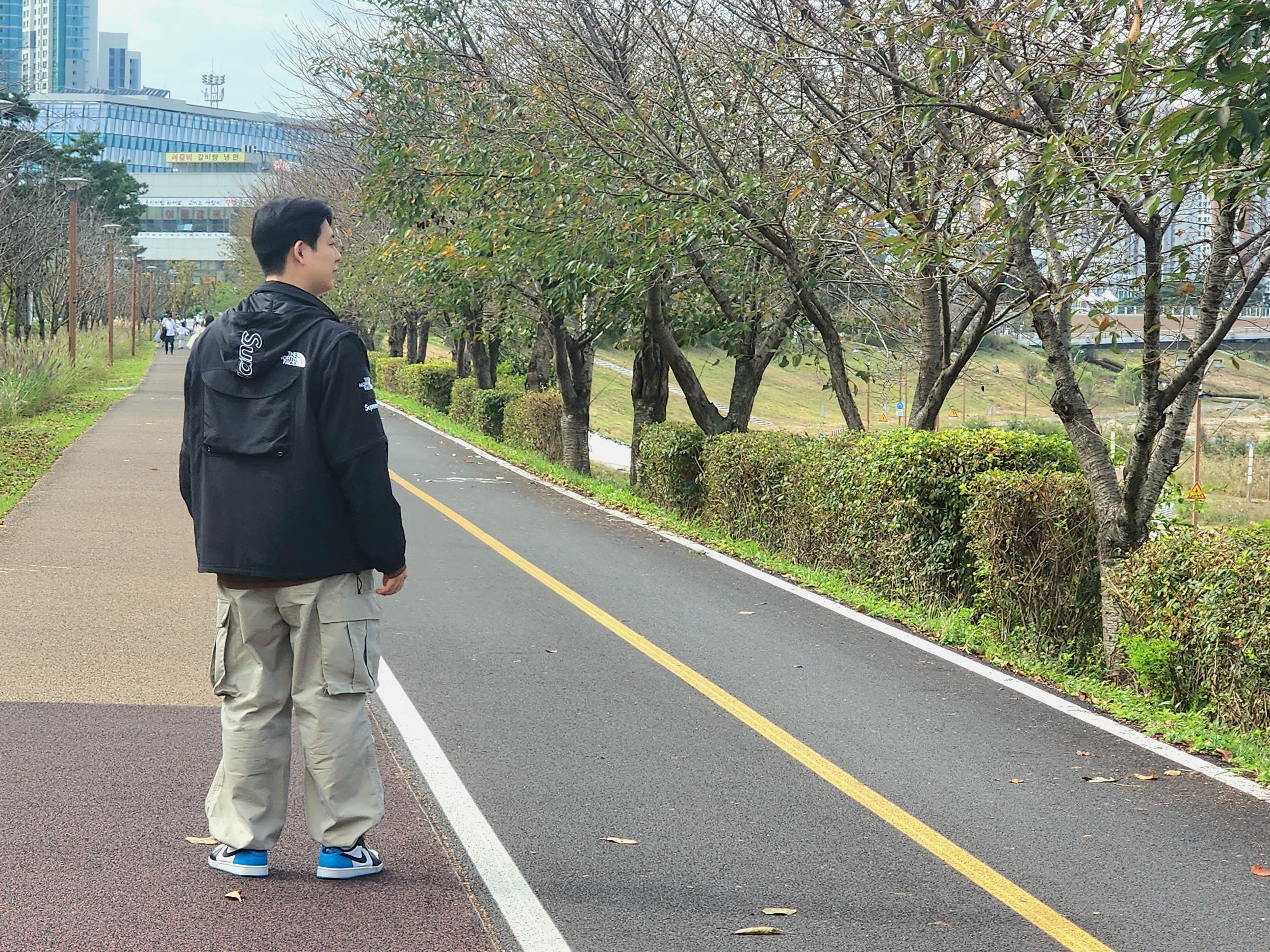 Supreme x The North Face Trekking Convertible Jacket Black - 22SS, Jordan 1 Retro Low OG Black and Dark Powder Blue 착용 스타일