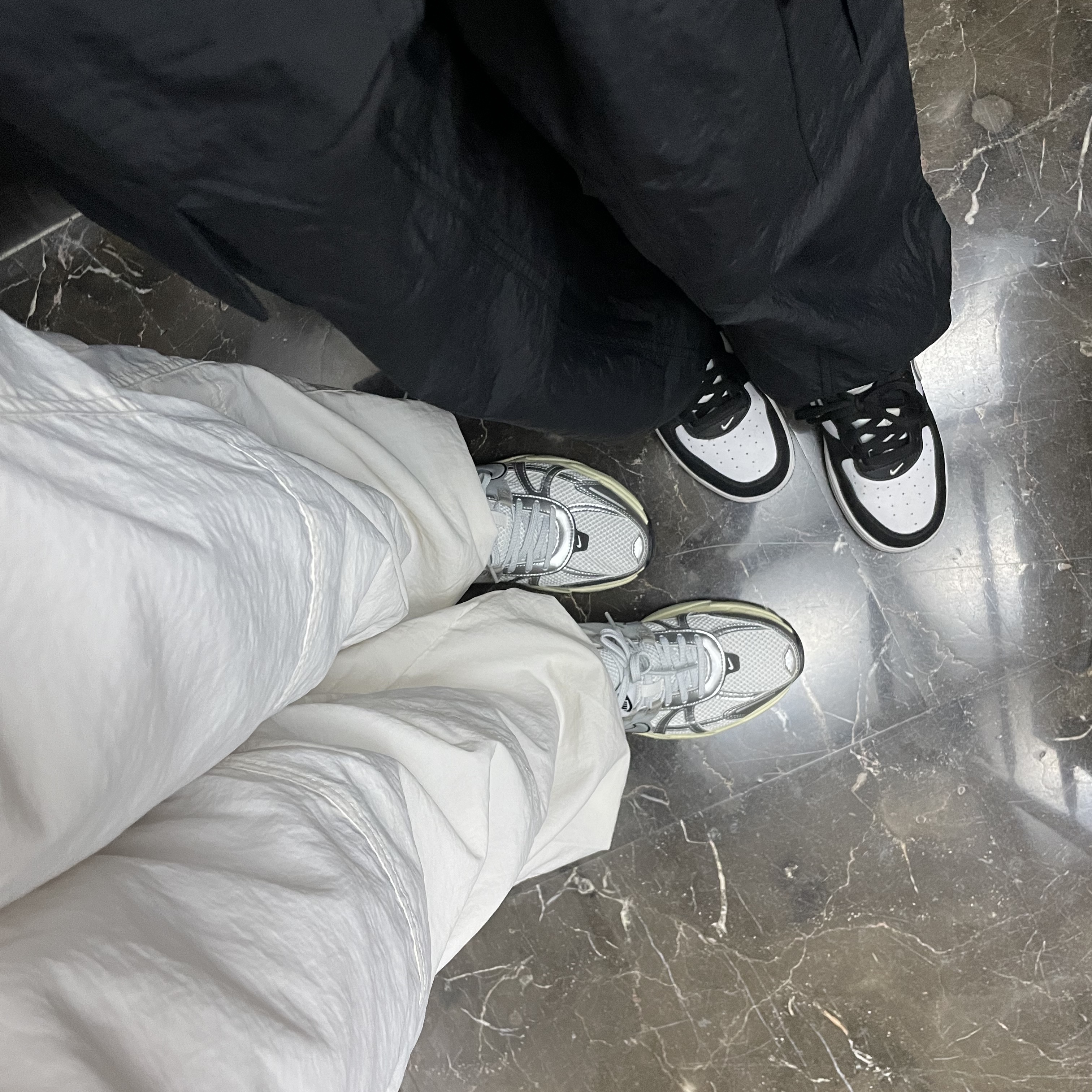Nike V2K Run Summit White Metallic Silver 착용 스타일