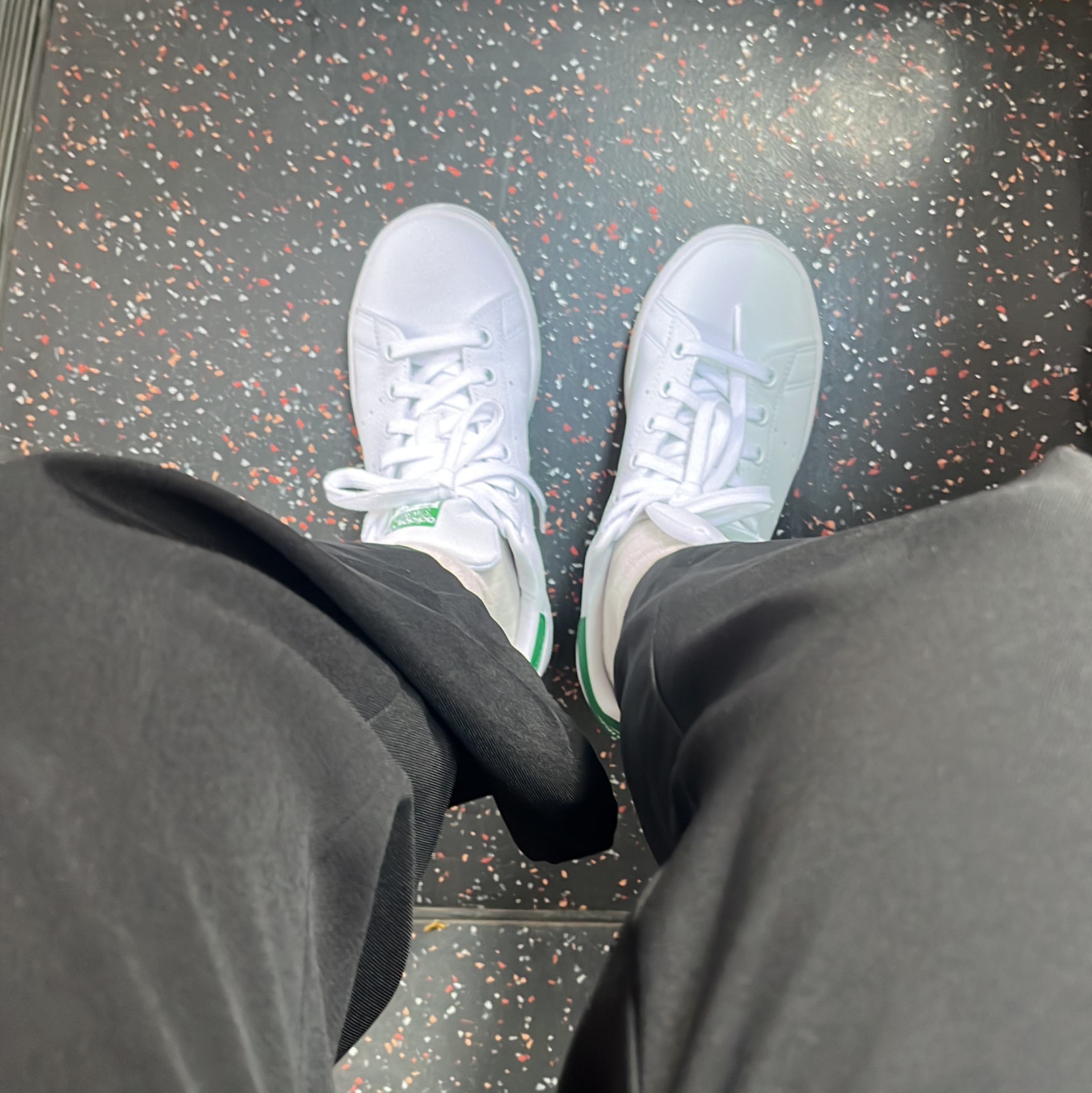 Adidas Stan Smith Vegan White Green 착용 스타일