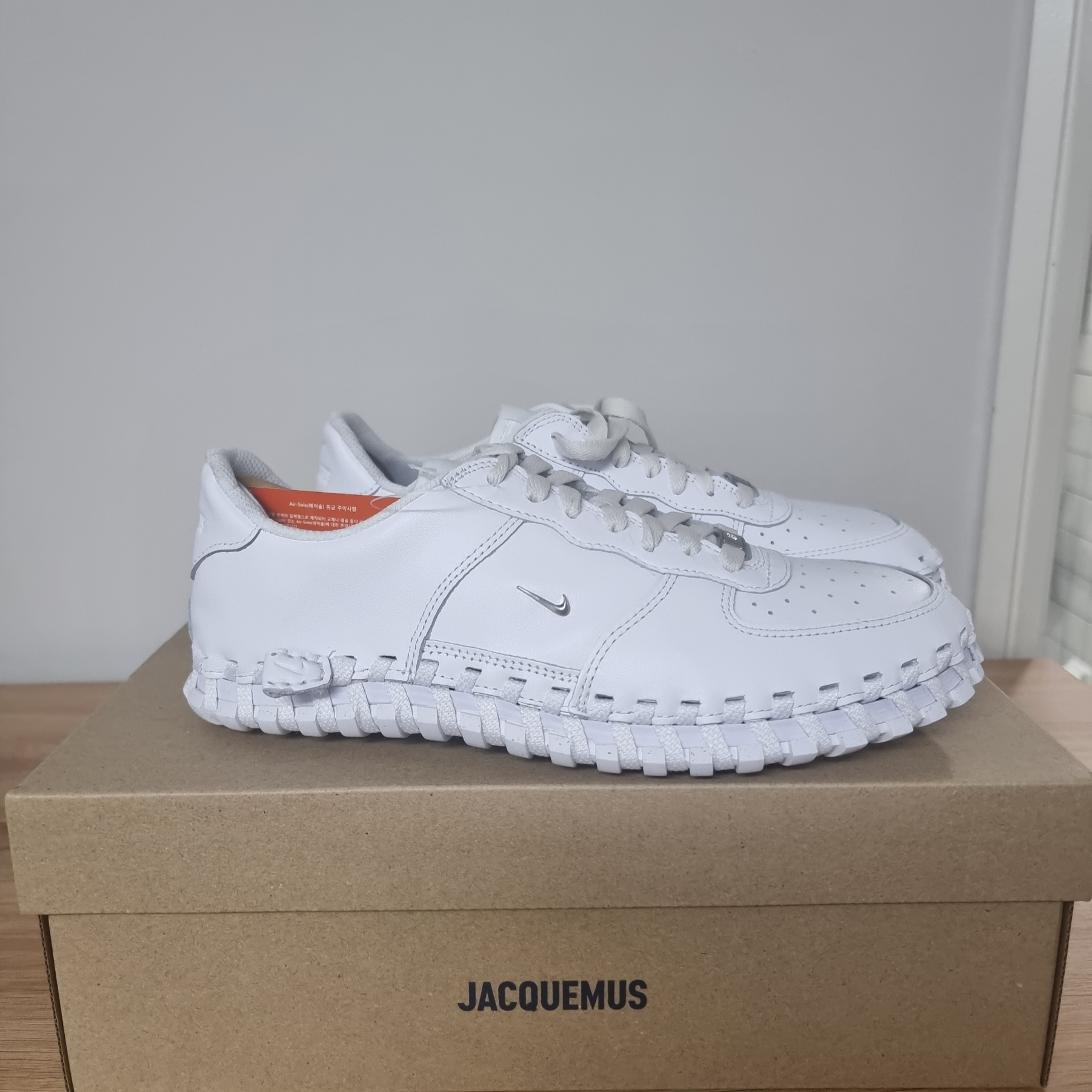 Nike x Jacquemus J Force 1 Low LX SP White 착용 스타일 - 1