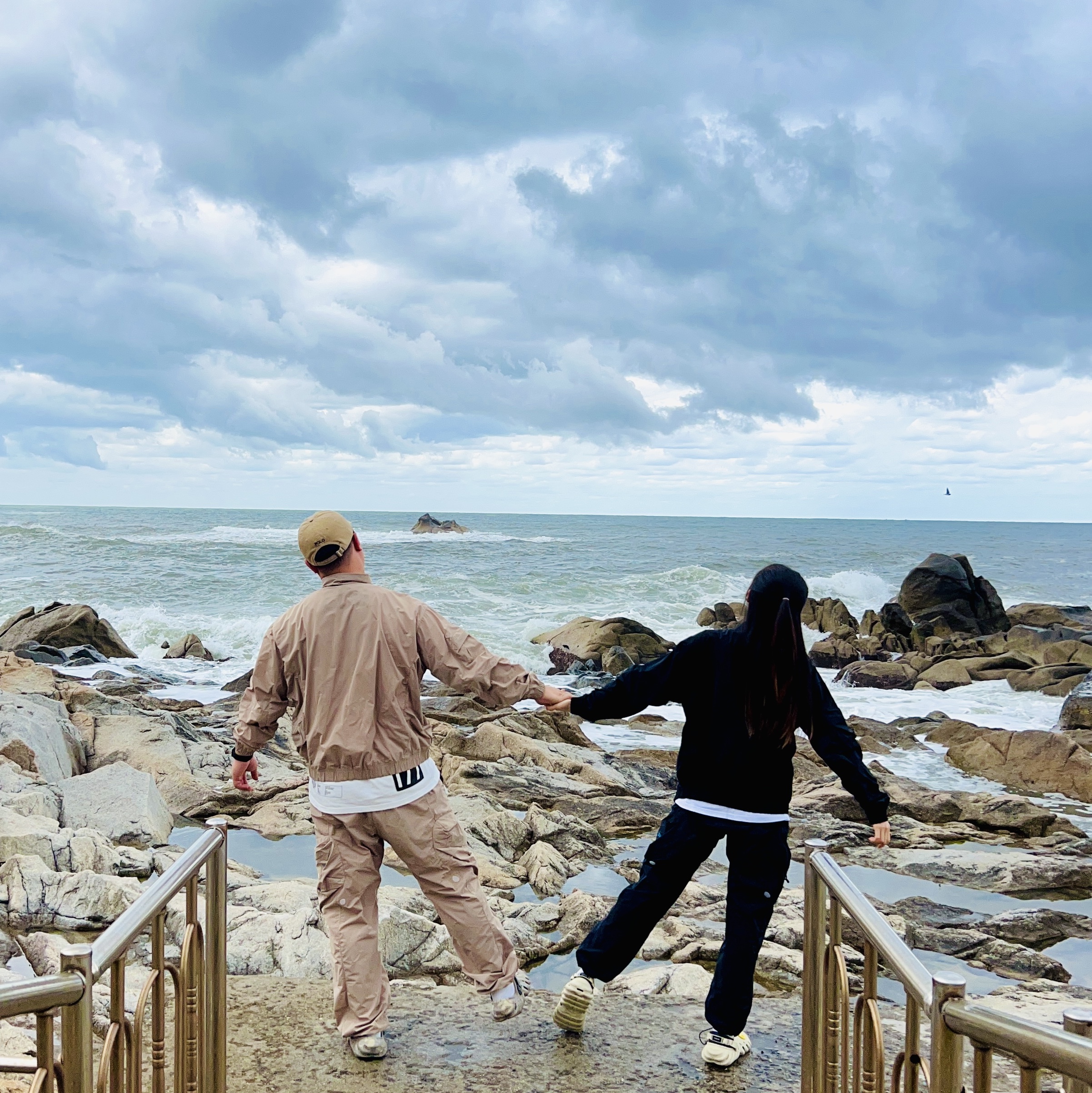 Nike x Off-White NRG Track Suit Khaki - Asia, Crocs Echo Marbled Clog Bone Multi 착용 스타일 - 1