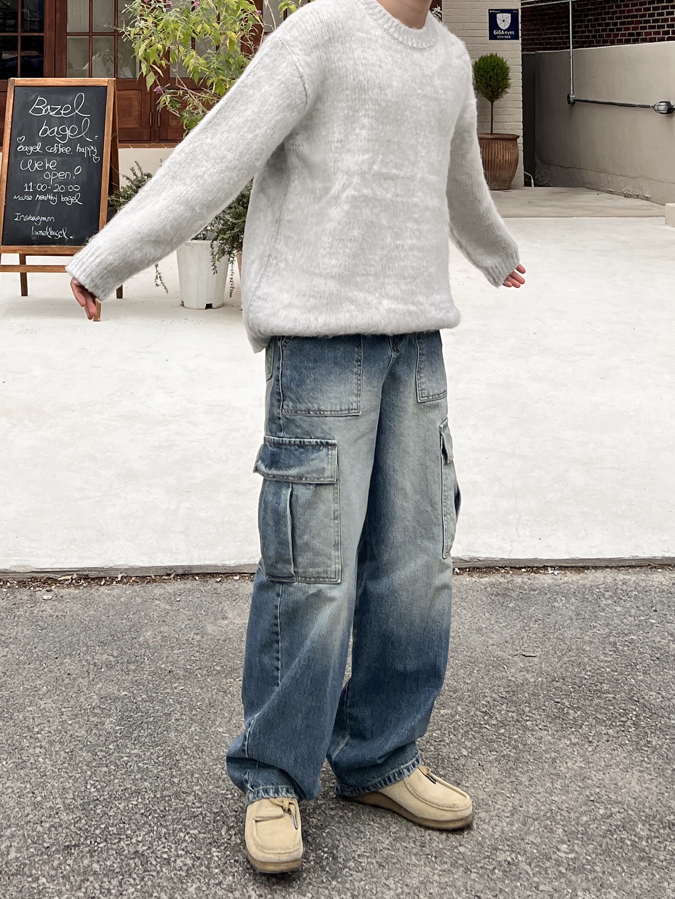 Clarks Wallabee Maple Suede 착용 스타일 - 3