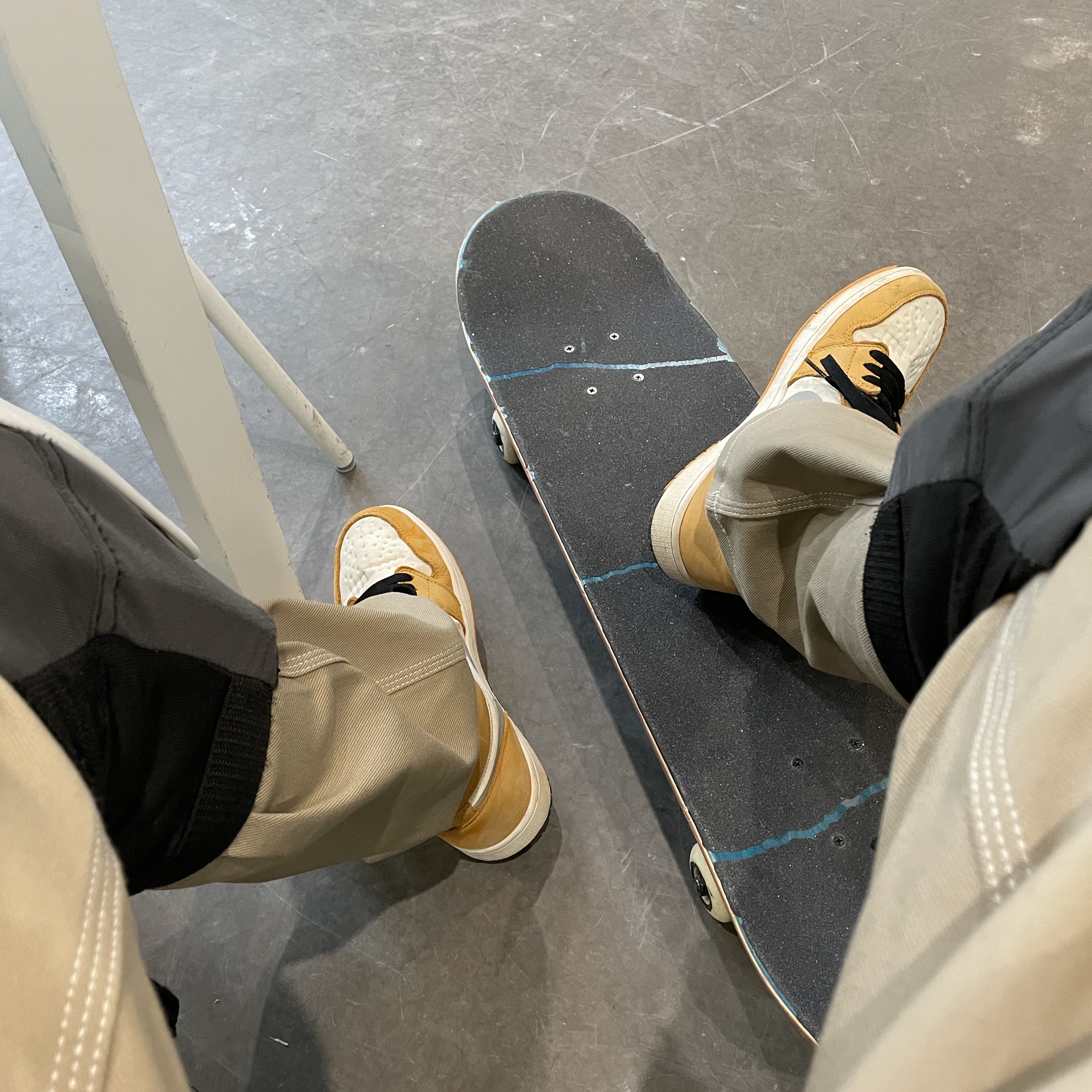Jordan 1 Element Gore-Tex Light Curry 착용 스타일