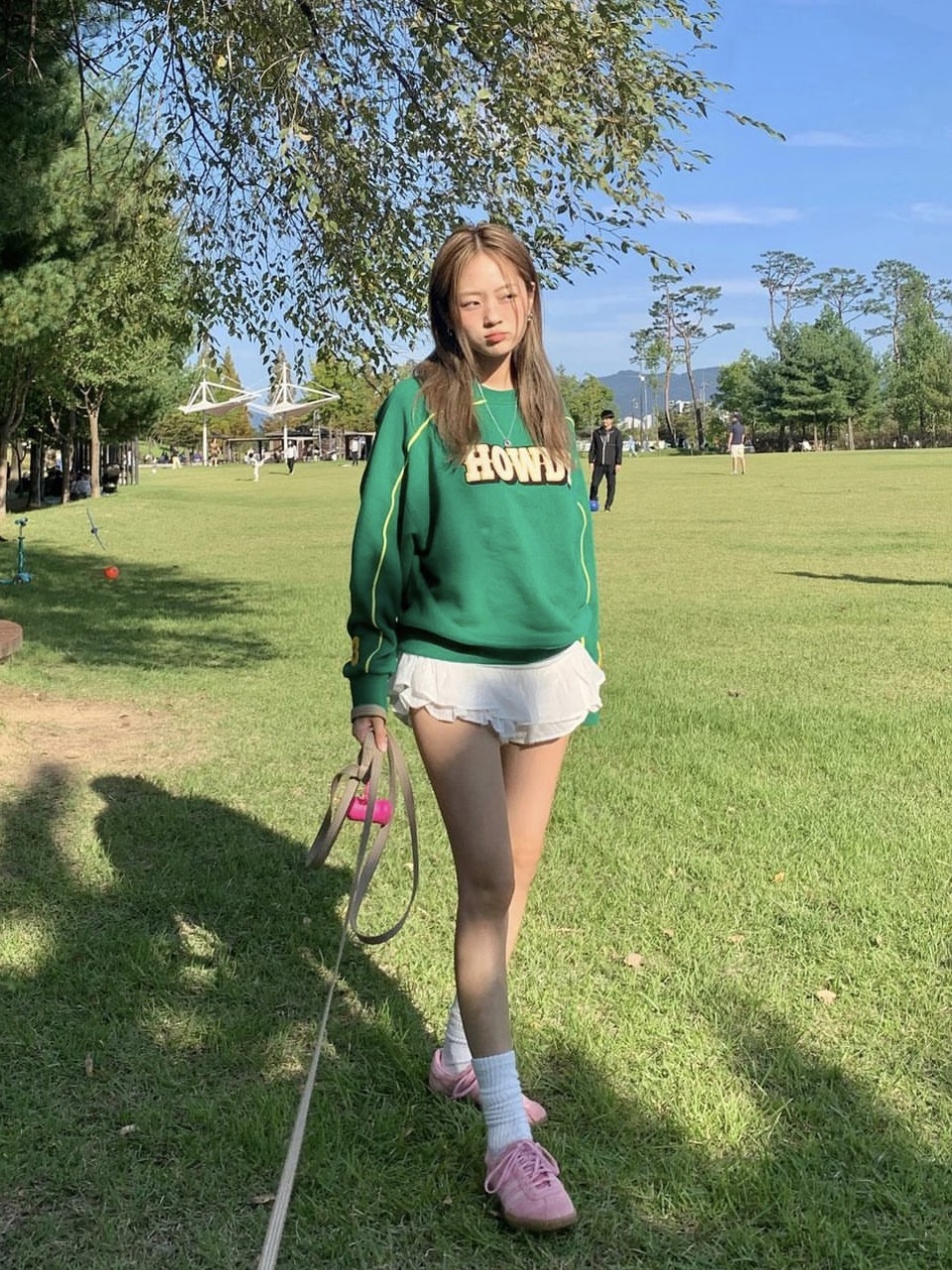 Adidas Bermuda Glow Pink 착용 스타일