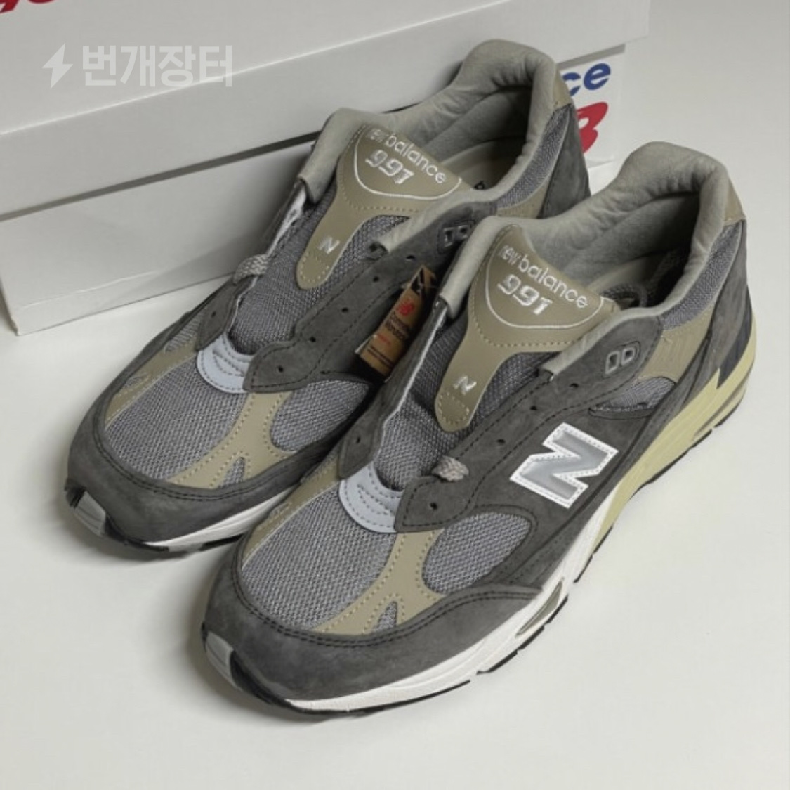 New Balance 991 Made in UK 40th Anniversary Grey 착용 스타일 - 3