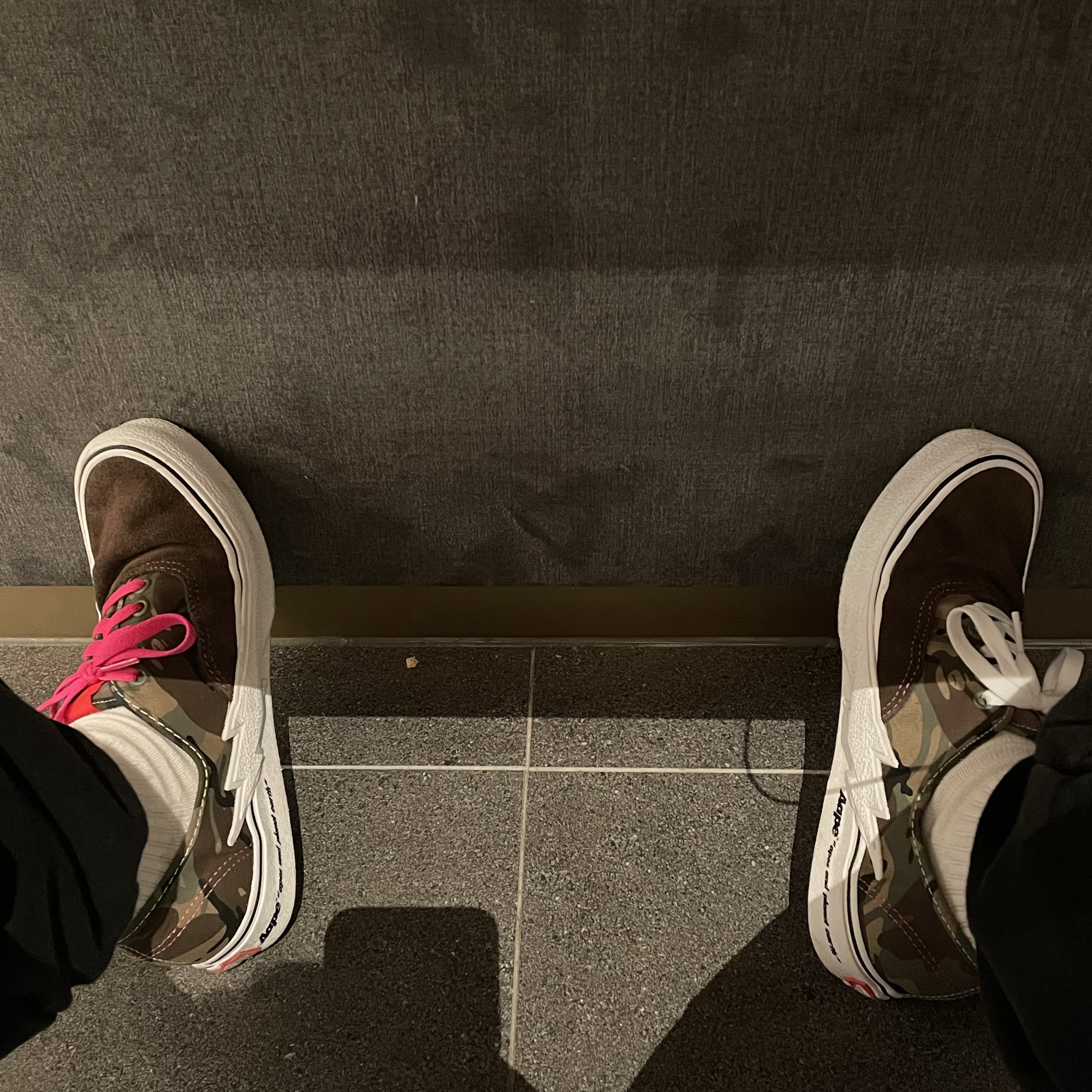 Vans x AAPE Authentic Bolt Khaki 착용 스타일 - 1