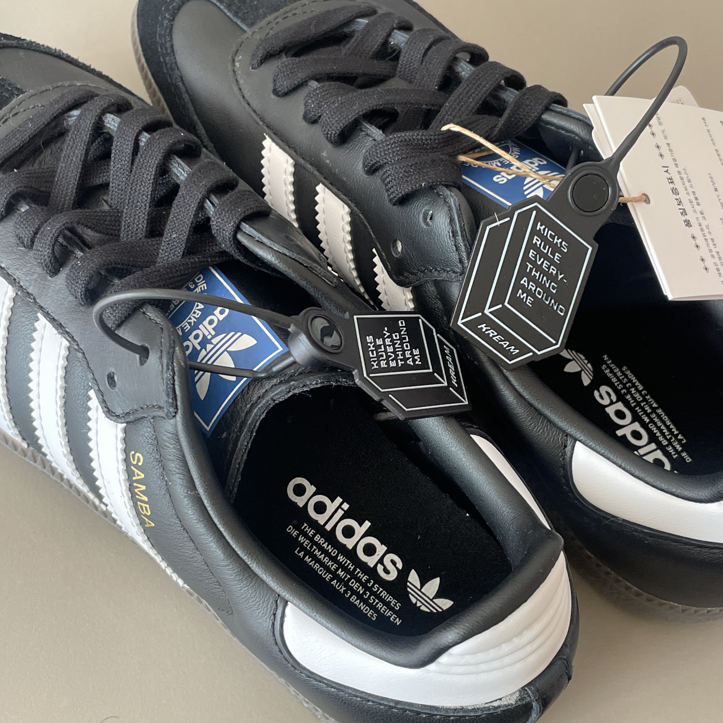 Adidas Samba OG Black White Gum 착용 스타일