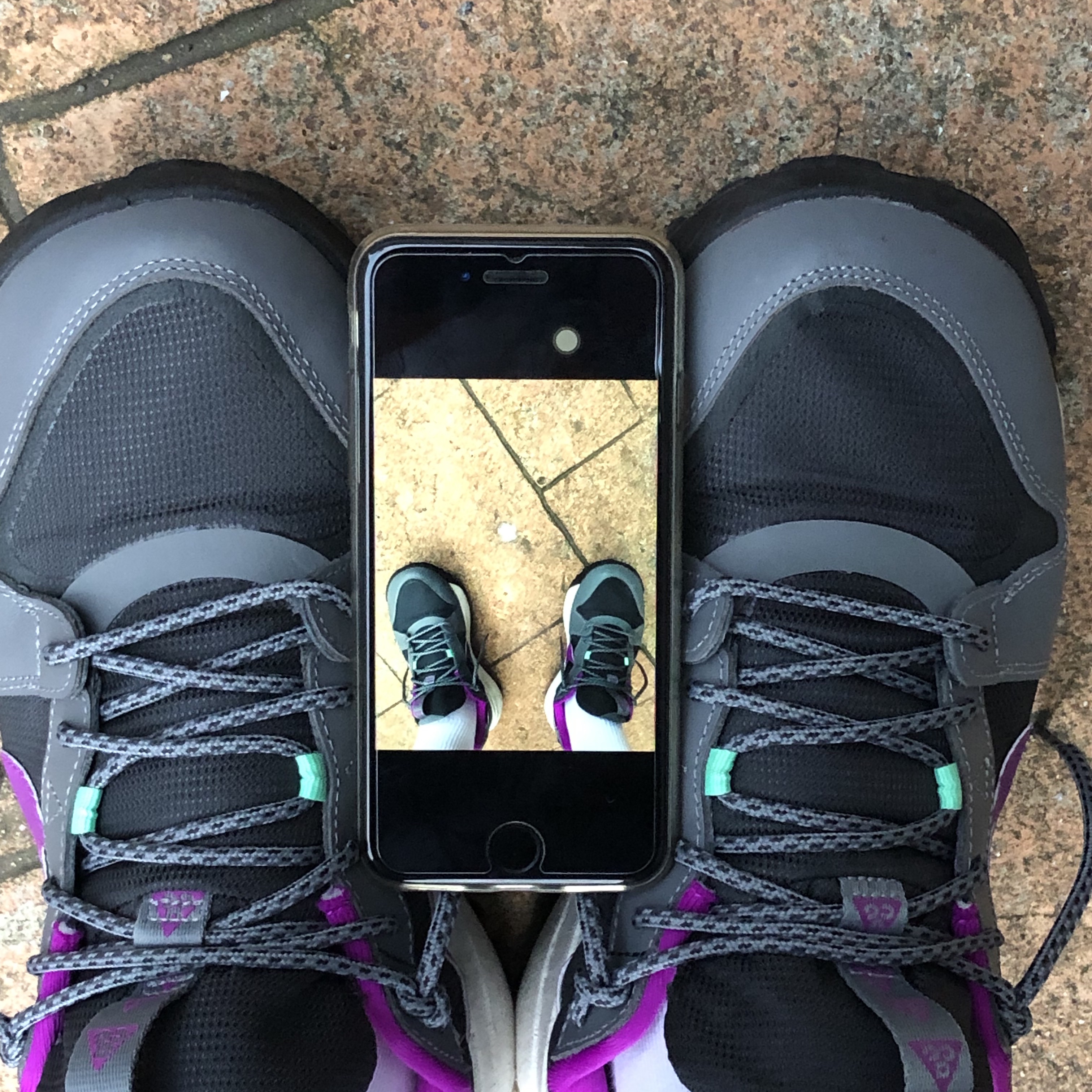 Nike ACG Lowcate Smoke Grey Vivid Purple 착용 스타일