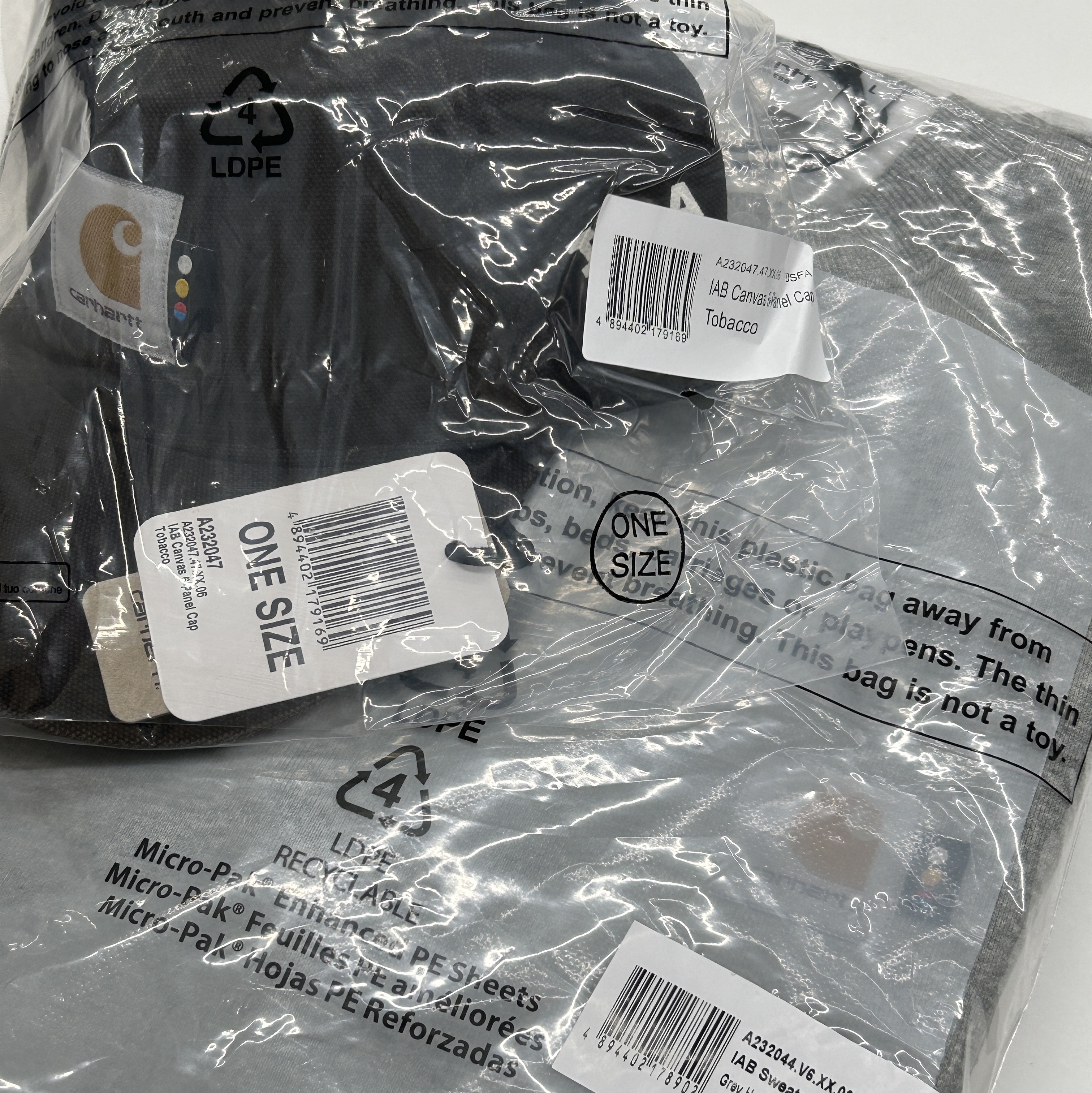Carhartt WIP x IAB Studio Pocket Sweatshirt Grey Heather, Carhartt WIP x IAB Studio Canvas 6-Panel Cap Tobacco 착용 스타일