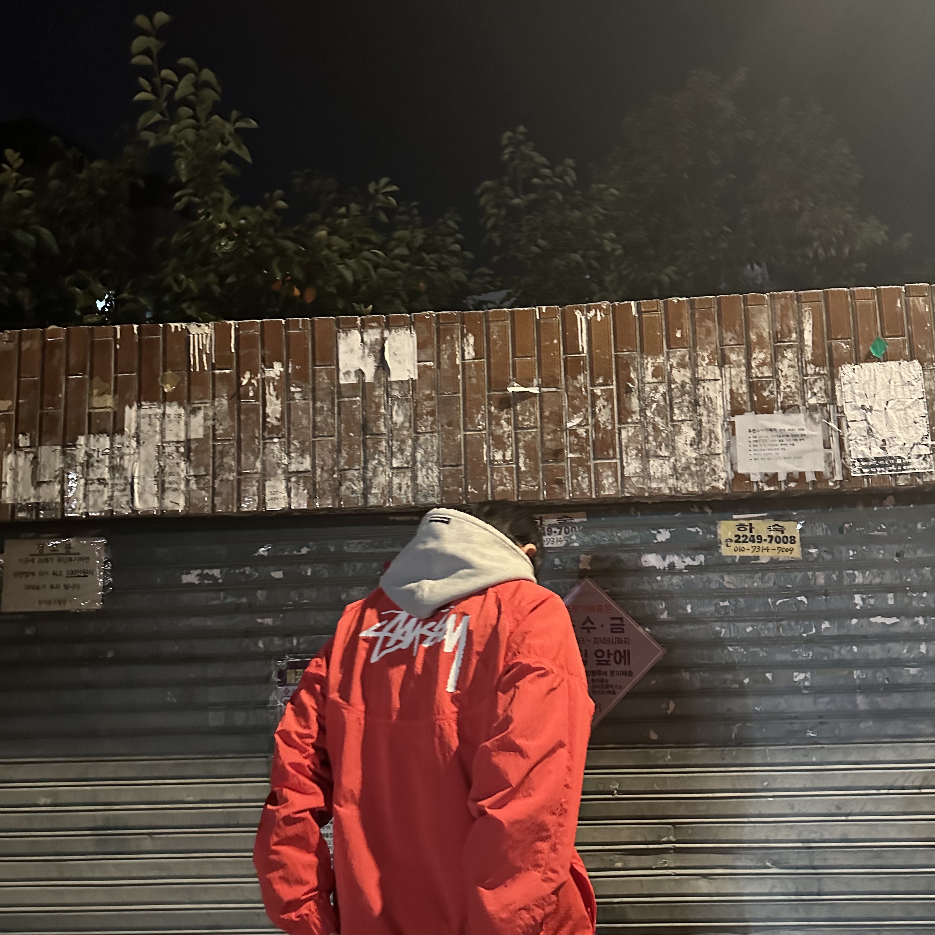 Nike x Stussy Windrunner Jacket Habanero Red 착용 스타일
