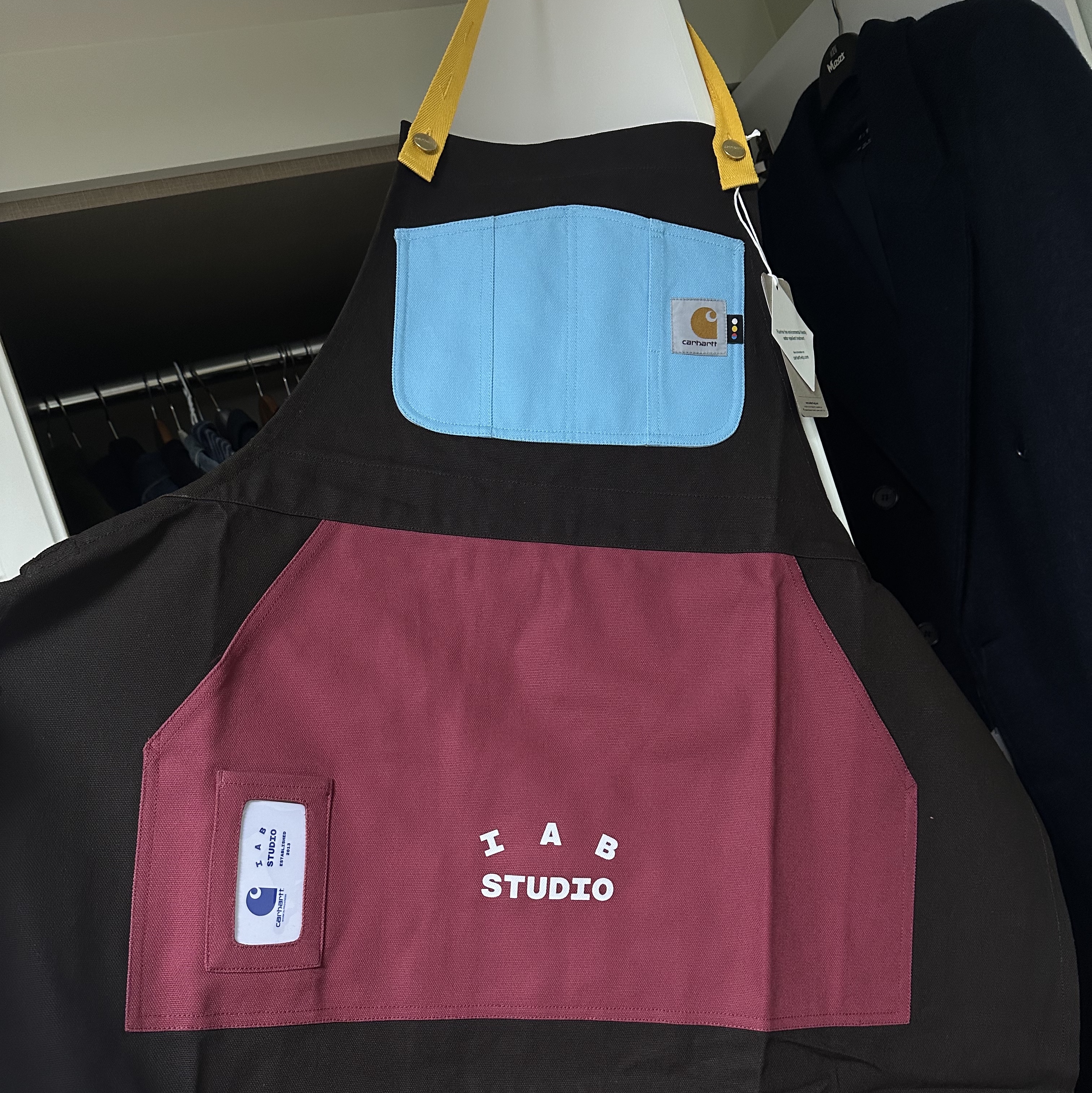 Carhartt WIP x IAB Studio Canvas Apron Tobacco 착용 스타일 - 1