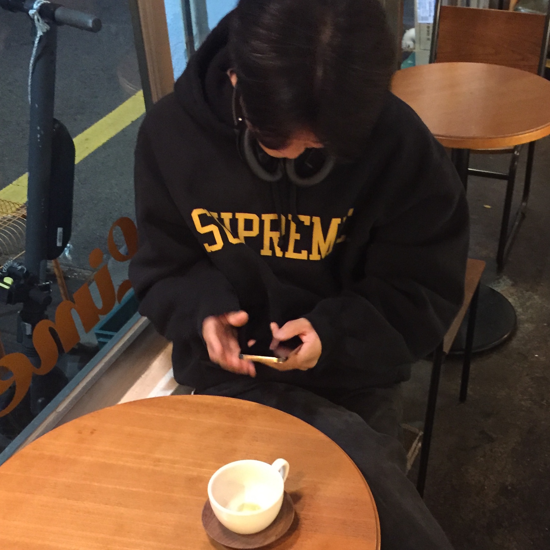 Supreme Varsity Hooded Sweatshirt Black - 23FW 착용 스타일