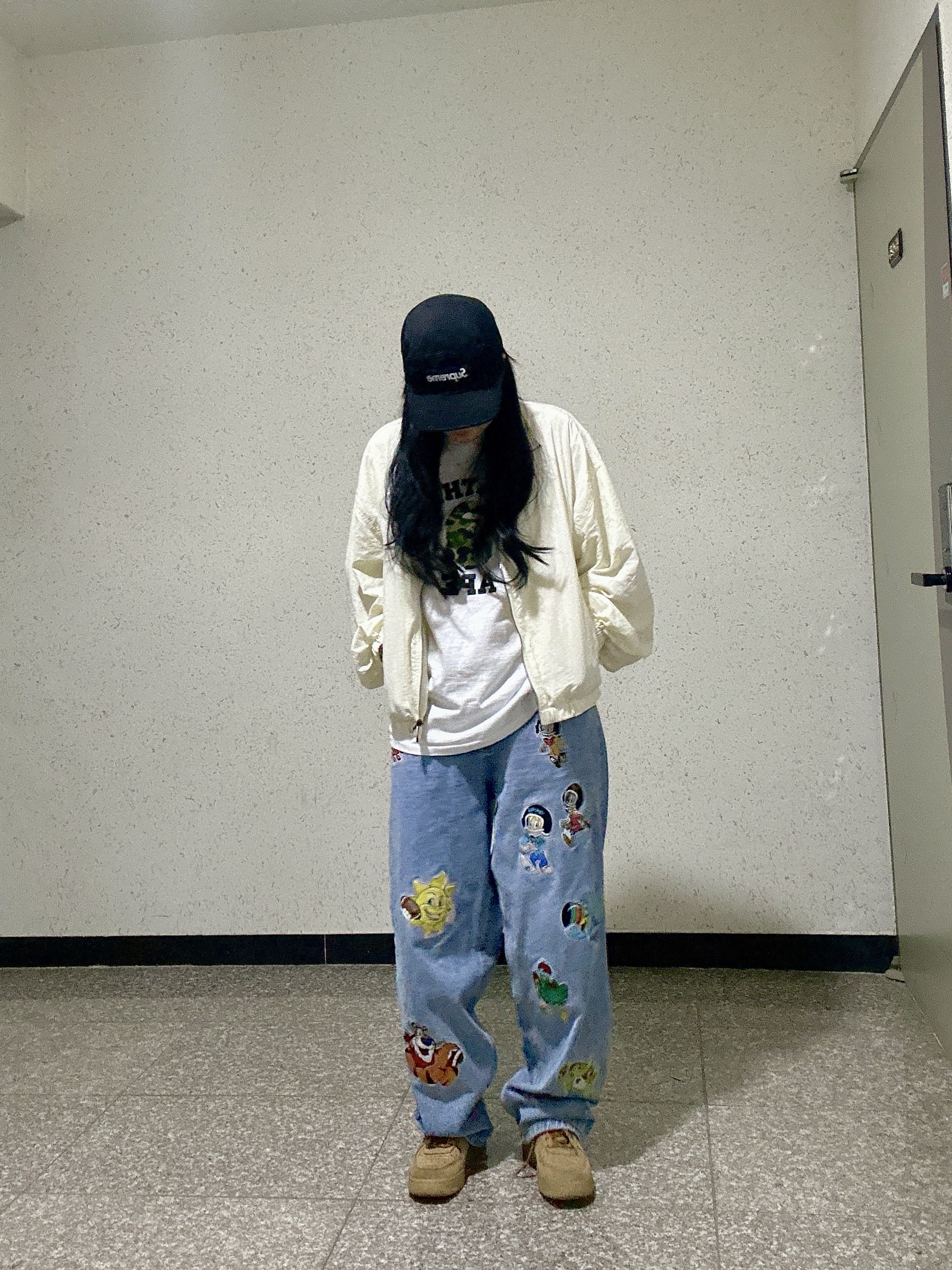 BAPE ABC Camo College T-Shirt White Green, Supreme Washed Chino Twill Camp Cap Black 착용 스타일
