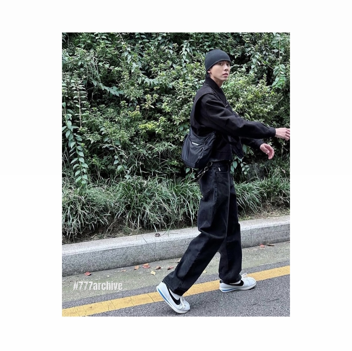 Nike Cortez White and Black 착용 스타일 - 1