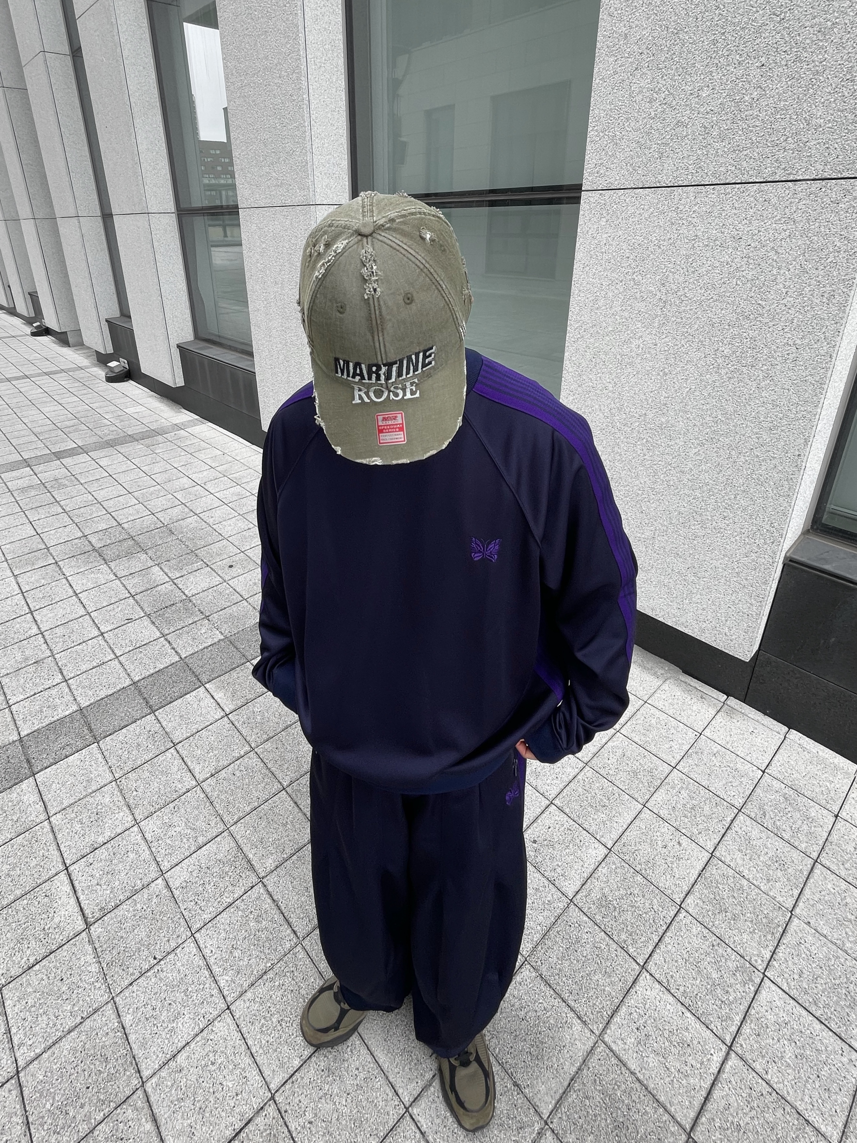 New Balance x JJJJound 990v3 Brown Black, Needles H.D. Track Pants Poly Smooth Navy 착용 스타일 - 2