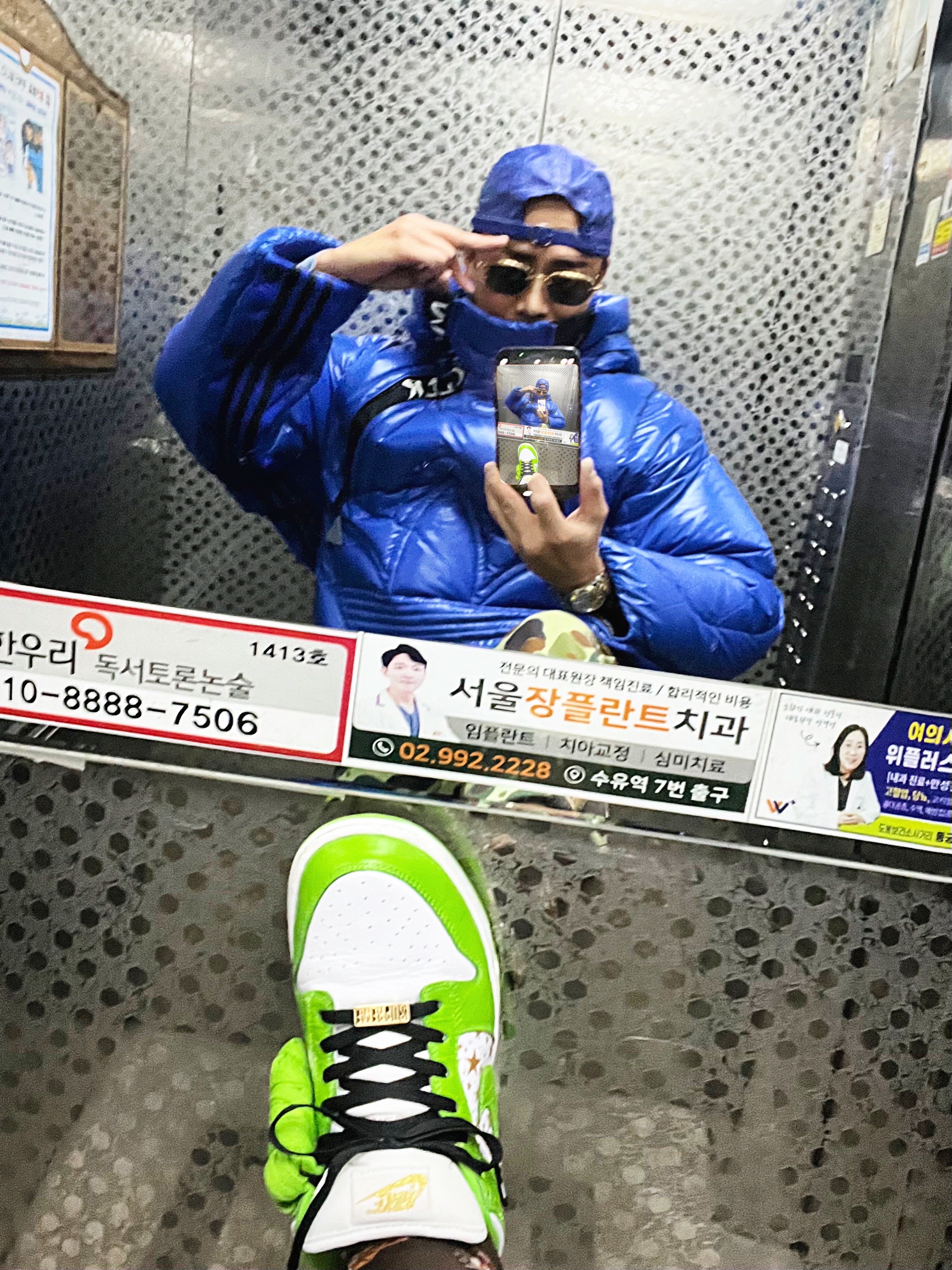 Supreme Leather Camp Cap Royal - 21SS, Supreme Don’t Fuck Around T-Shirt Heather Grey - 22FW 착용 스타일 - 1