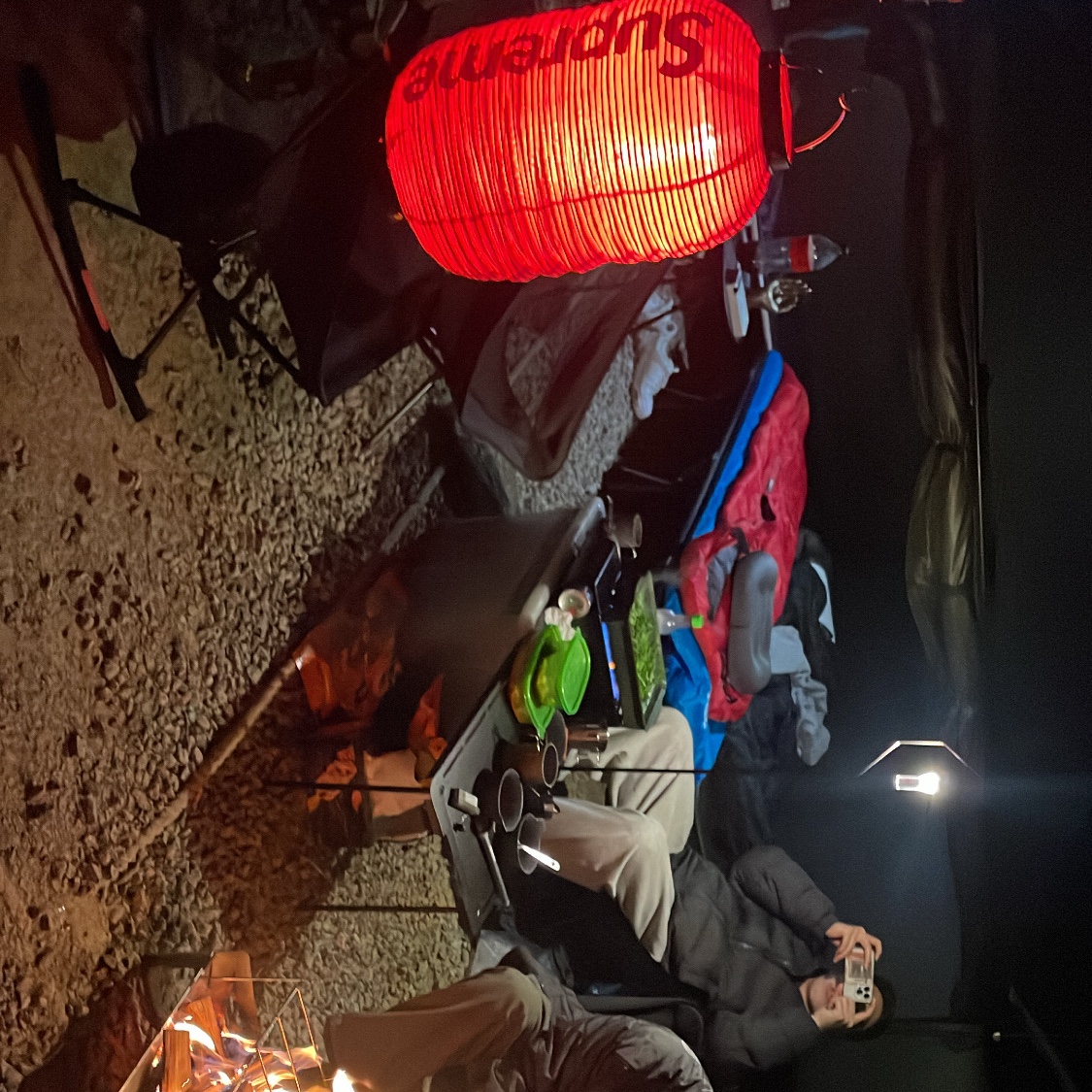 Supreme Hanging Lantern Red - 19FW, Helinox Chair One Blackout Edition 착용 스타일