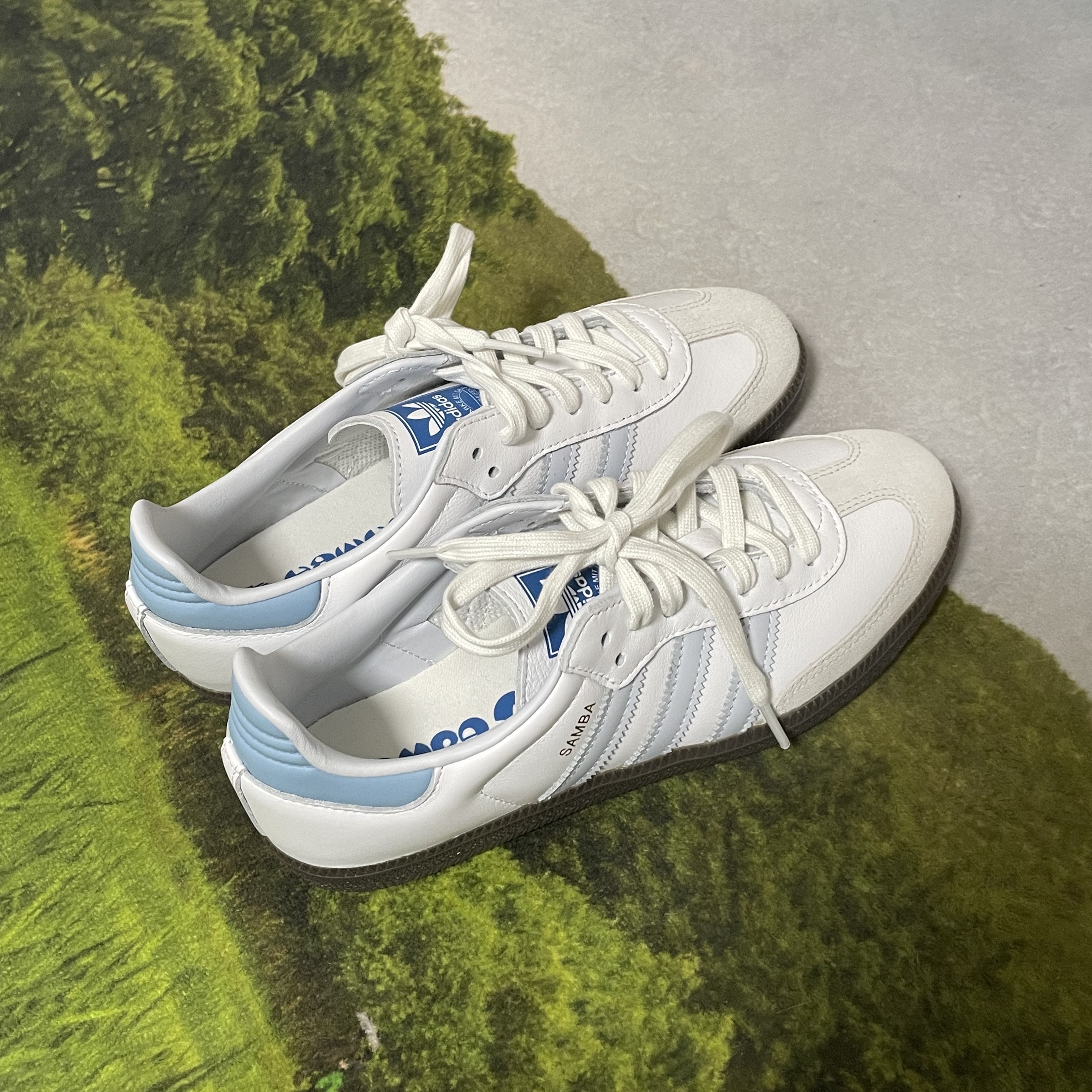 Adidas Samba OG Core White Halo Blue 착용 스타일