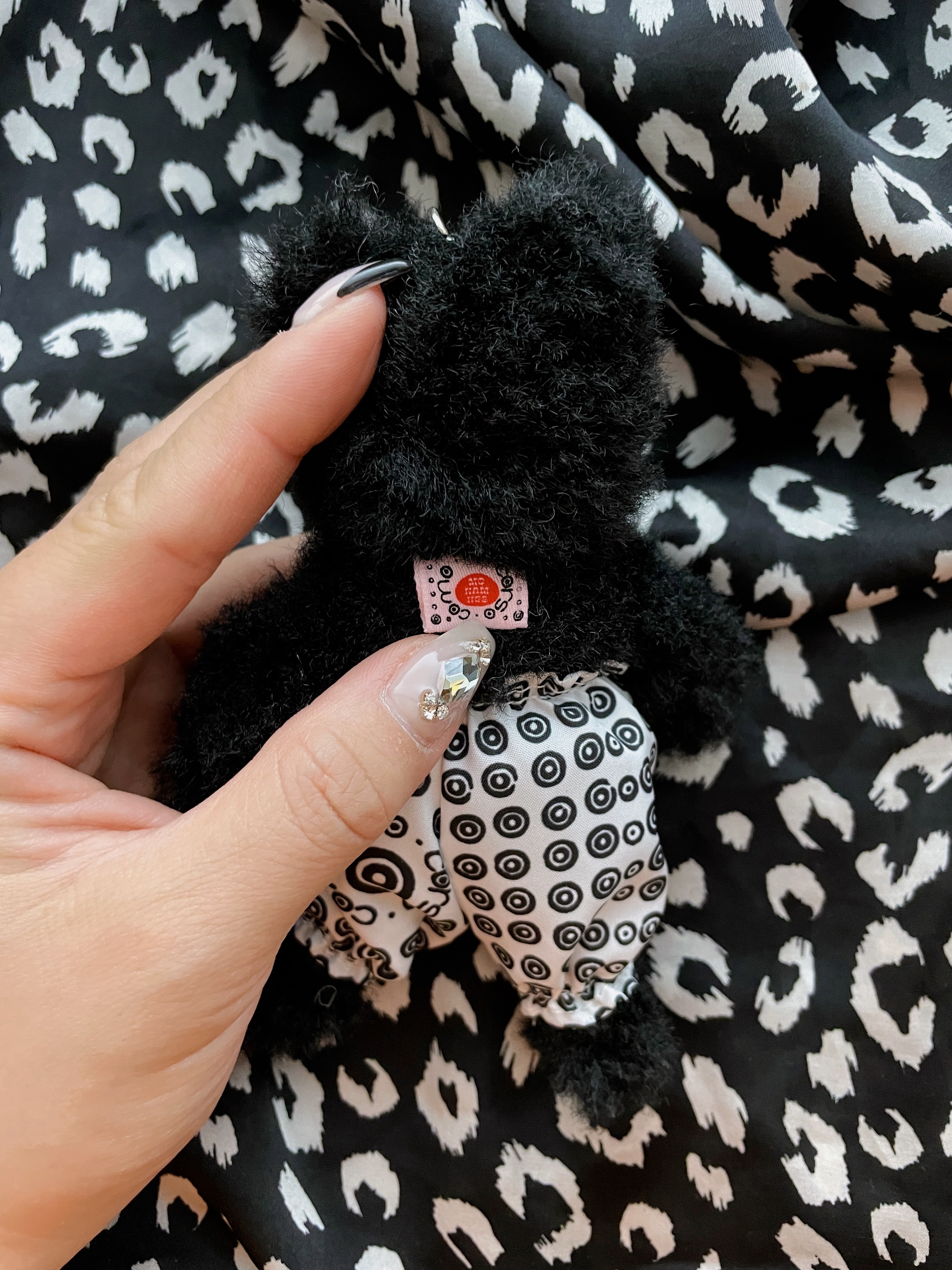 Monamhee x 10 Corso Como Bianco Keyring Black 착용 스타일 - 2