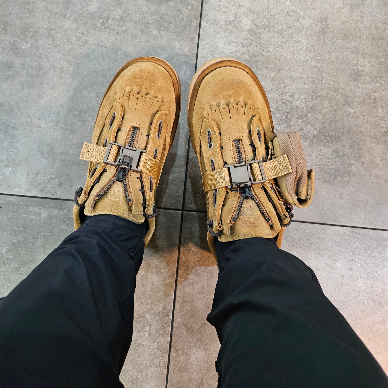 Grip Swany x Danner Bush Boots Coyote Collection 착용 스타일 - 2