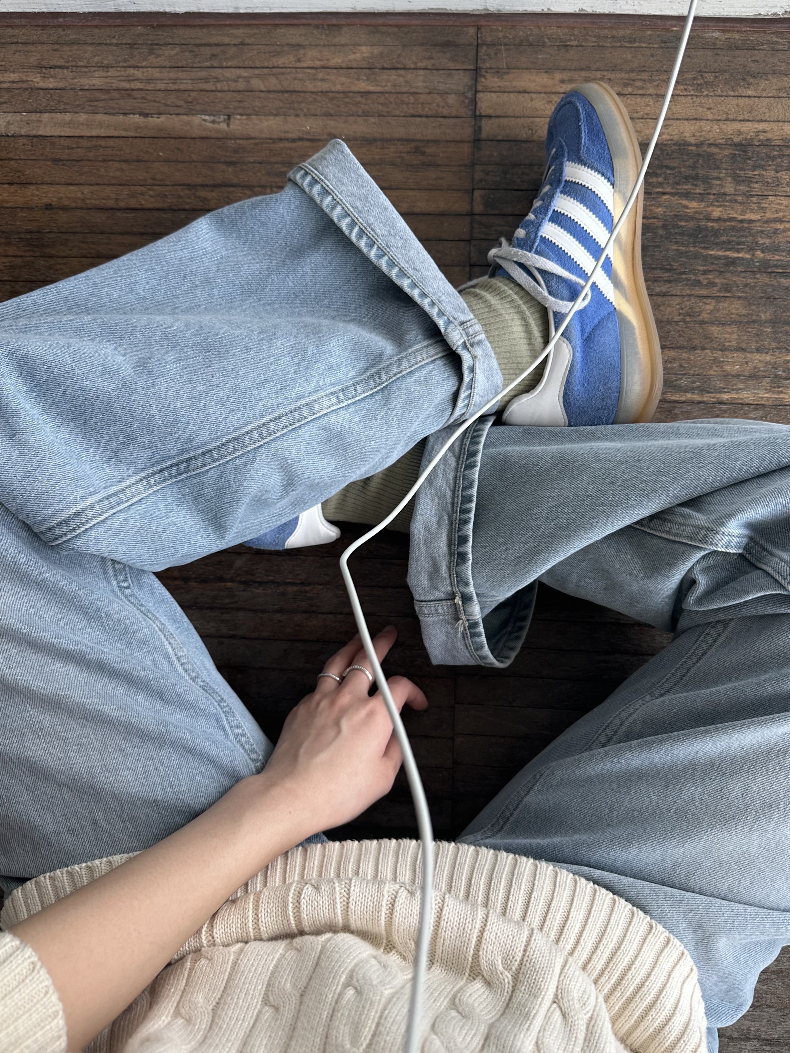 (W) Adidas Gazelle Indoor Blue Fusion Cloud White 착용 스타일