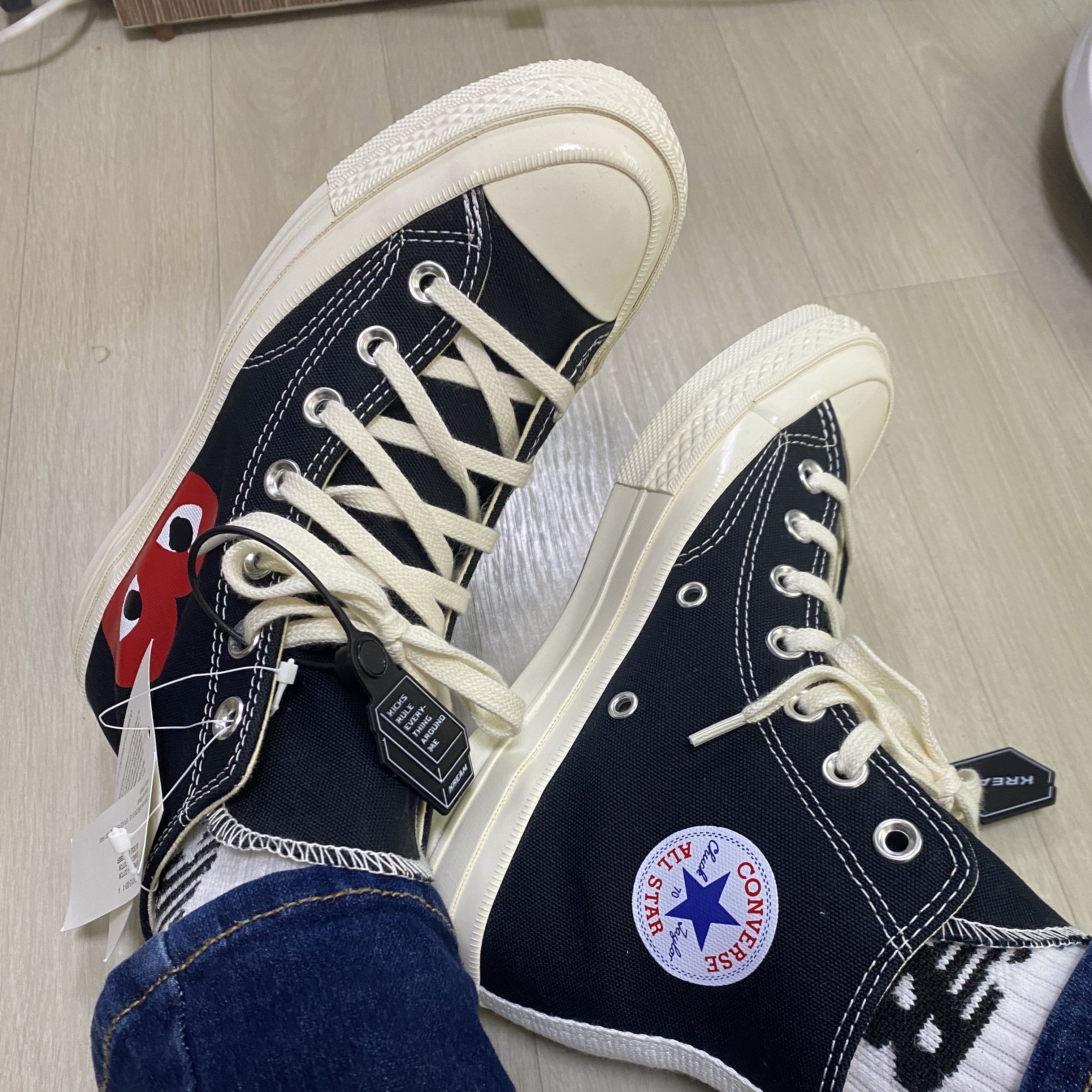 Converse x Play Comme des Garcons Chuck 70 Hi Black 착용 스타일 - 1