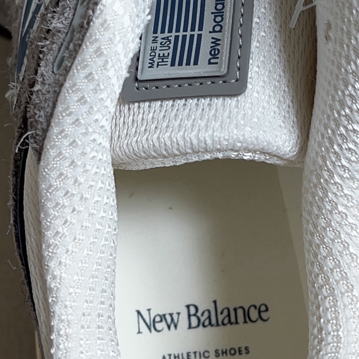 New Balance 990v4 Made in USA Gray Suede 착용 스타일 - 4