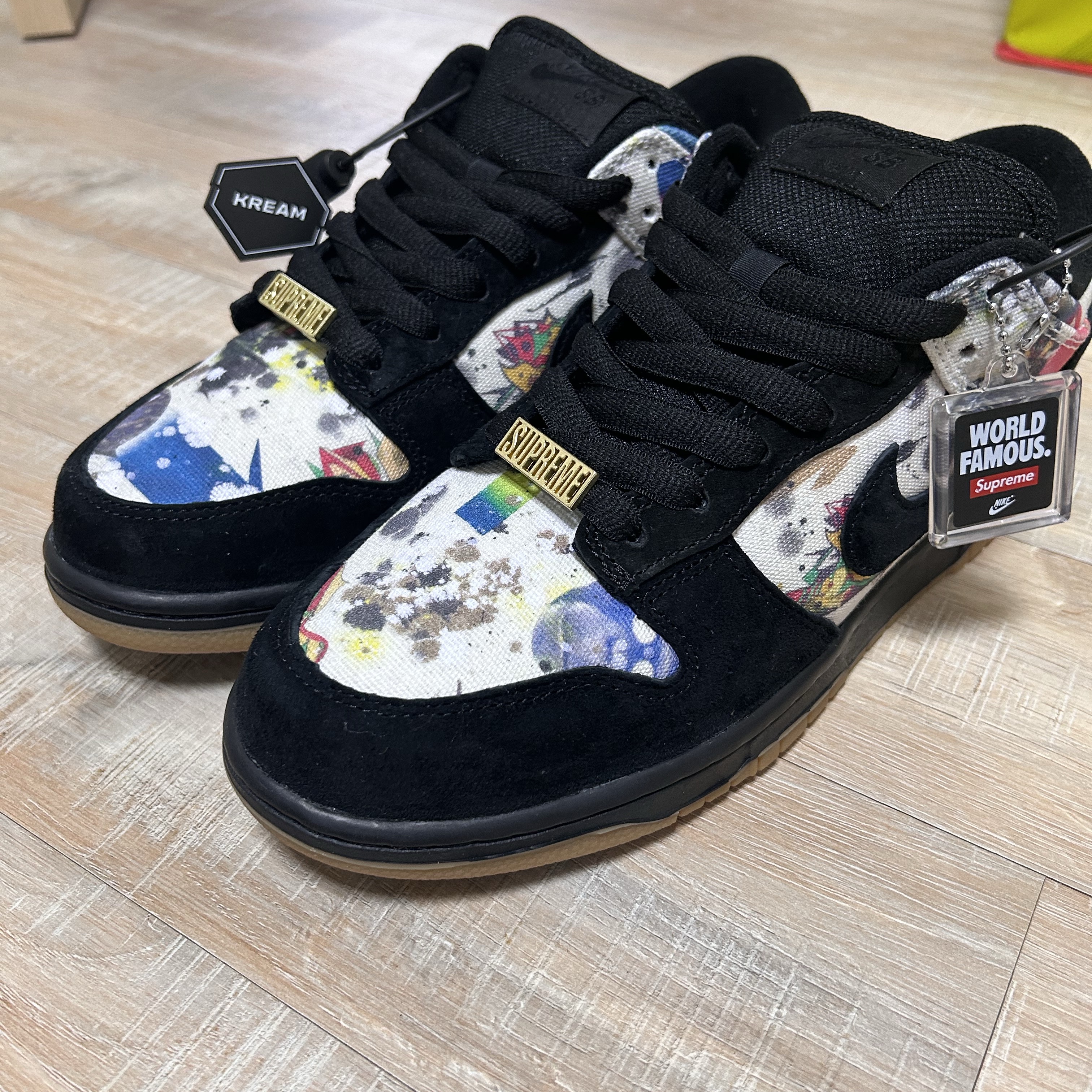 Nike x Supreme SB Dunk Low QS Rammellzee Black 착용 스타일