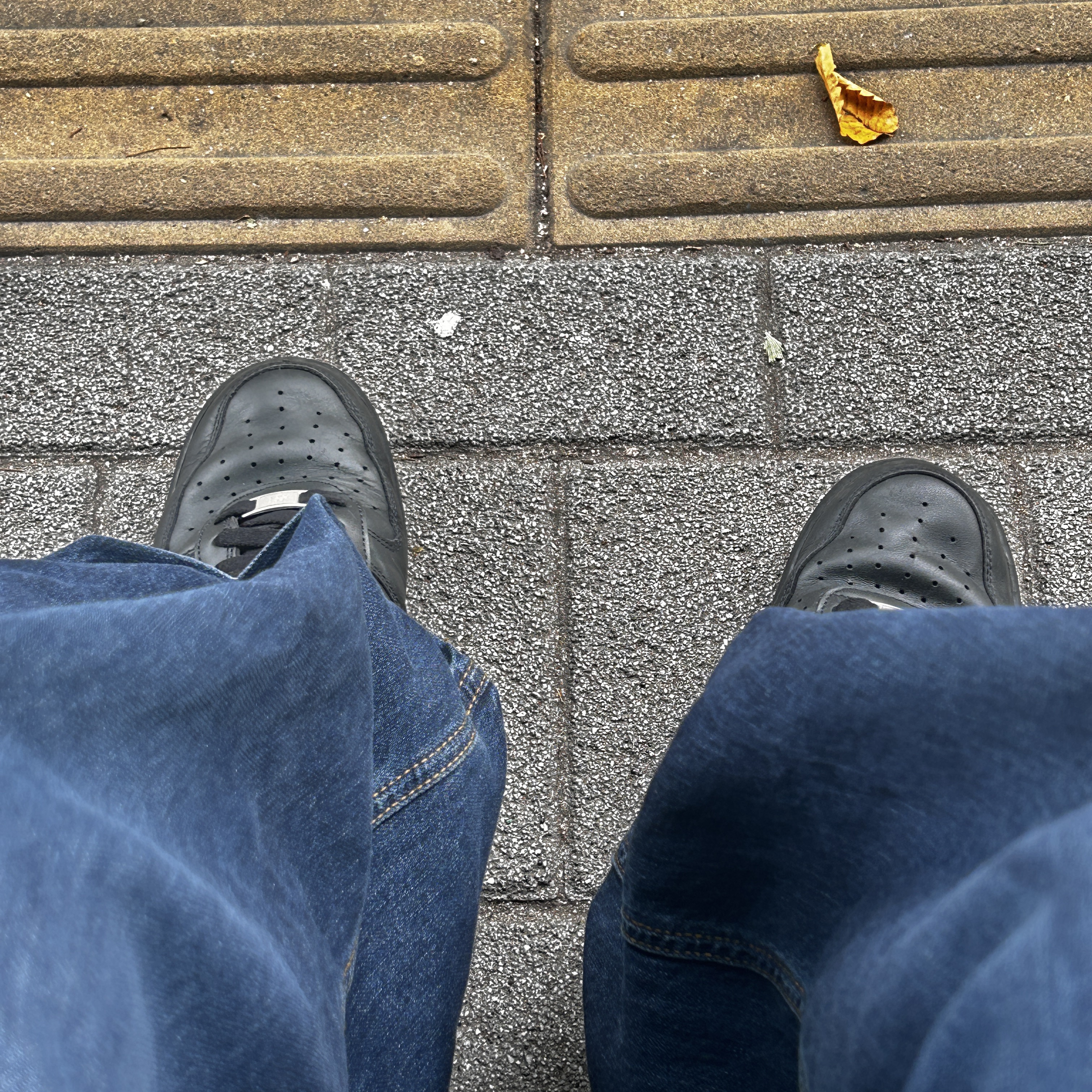 Nike Air Force 1 '07 Low Triple Black, Zara x Ader Error Wide Leg Jeans Blue 착용 스타일 - 2