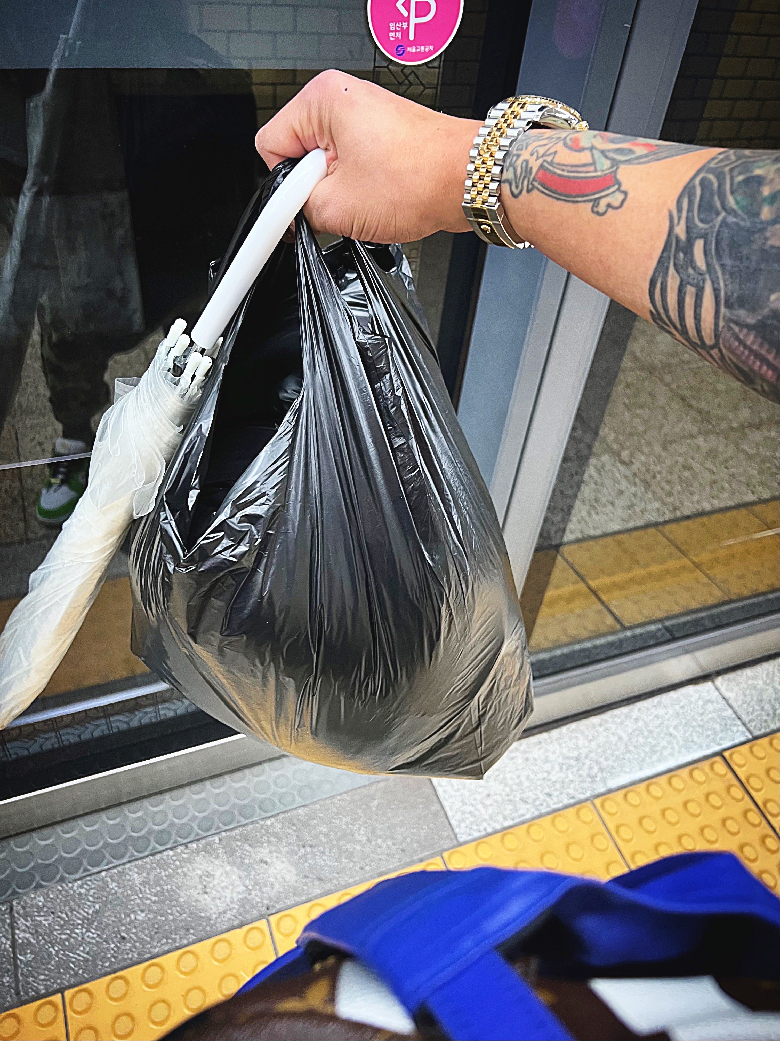 Supreme Leather Camp Cap Royal - 21SS, Supreme Don’t Fuck Around T-Shirt Heather Grey - 22FW 착용 스타일 - 8