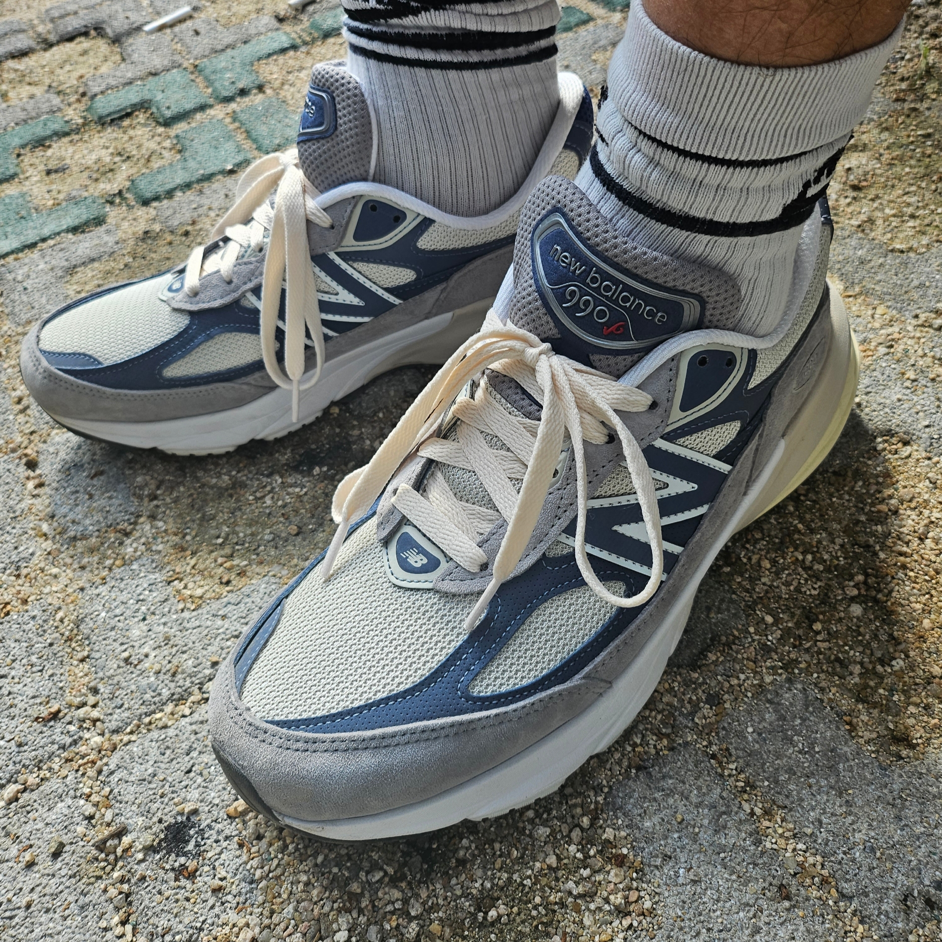 New Balance 990v6 Made in USA Gray Suede 착용 스타일