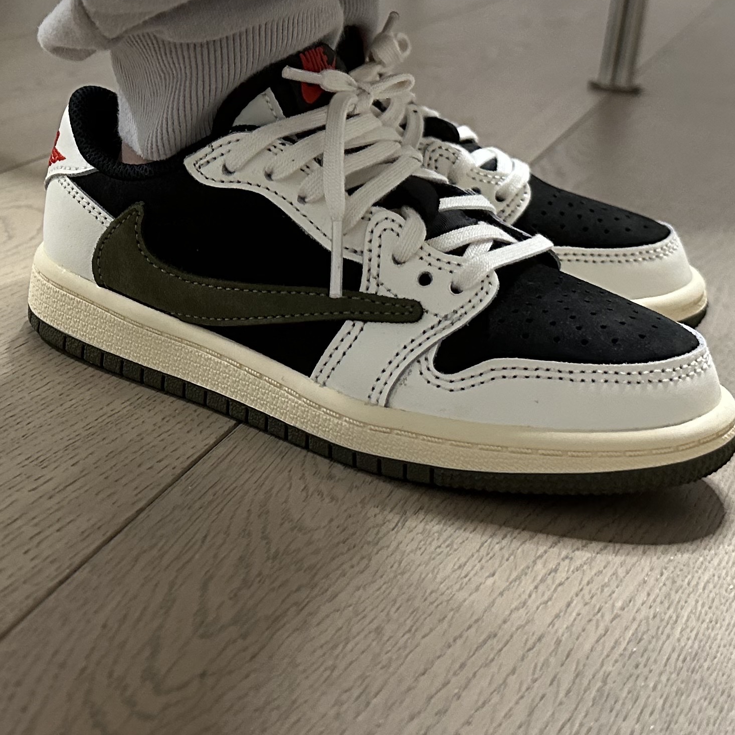 (PS) Jordan 1 x Travis Scott Retro Low OG SP Medium Olive 착용 스타일
