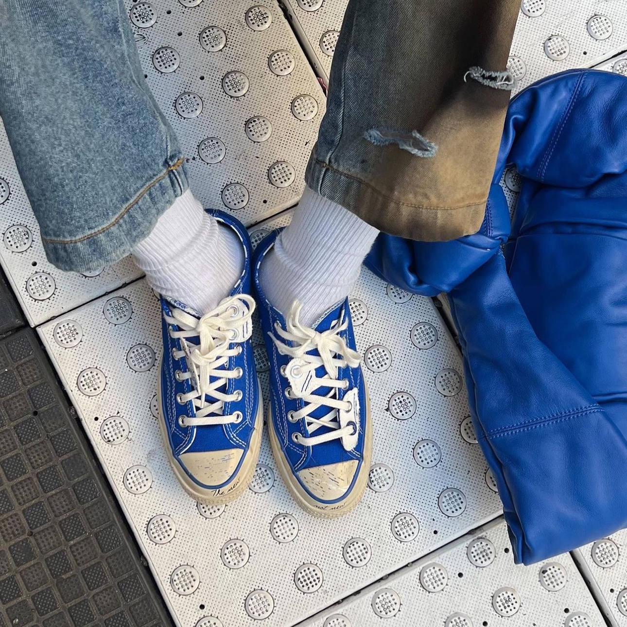 Converse x Ader Error Chuck 70 Ox Imperial Blue 착용 스타일 - 2