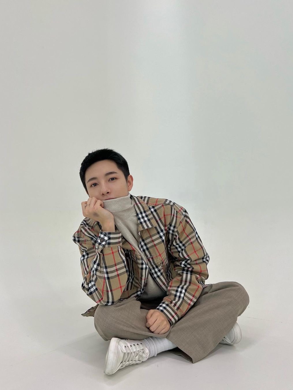 Supreme x Burberry Denim Trucker Jacket Beige - 22SS 착용 스타일