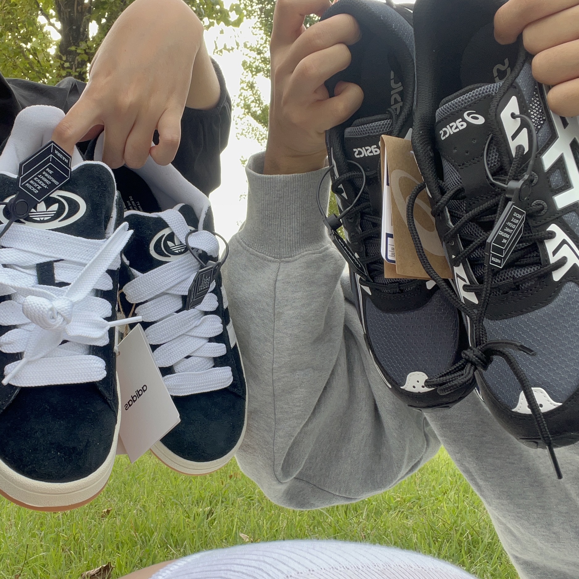 Adidas Campus 00s Core Black Cloud White, Asics Gel-Venture 6 Carrier Grey 착용 스타일
