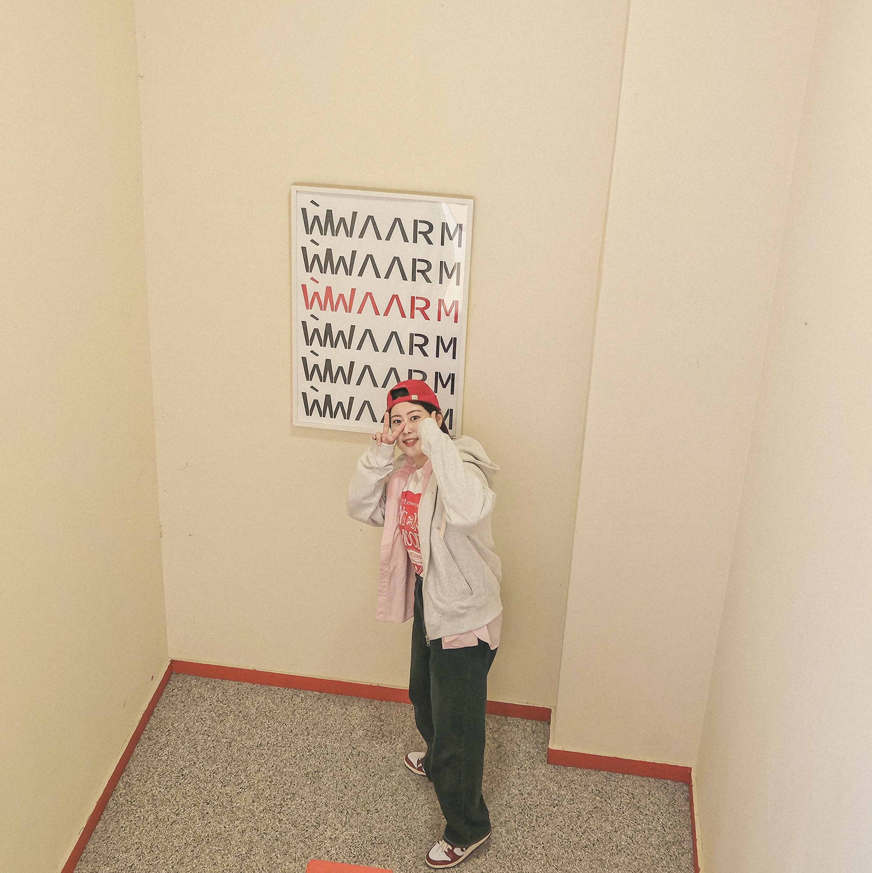 Emis New Logo Corduroy Emis Cap Red, (W) Nike Dunk Low Retro PRM Team Red and White 착용 스타일 - 2