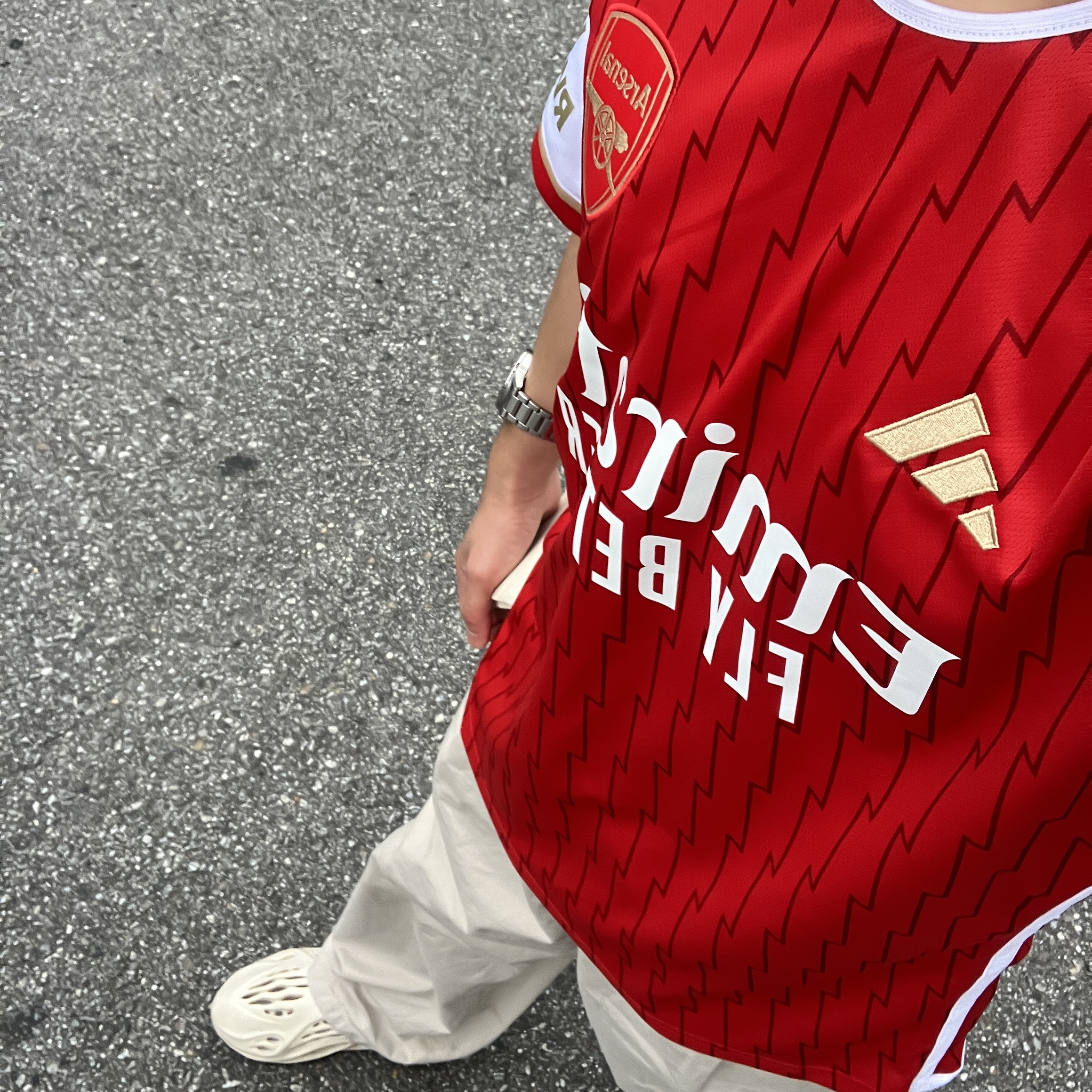 Adidas Yeezy Foam RNNR Sand, Adidas Arsenal 2023/24 Home Jersey Better Scarlet White - US Sizing (Non Marking Ver.) 착용 스타일 - 1
