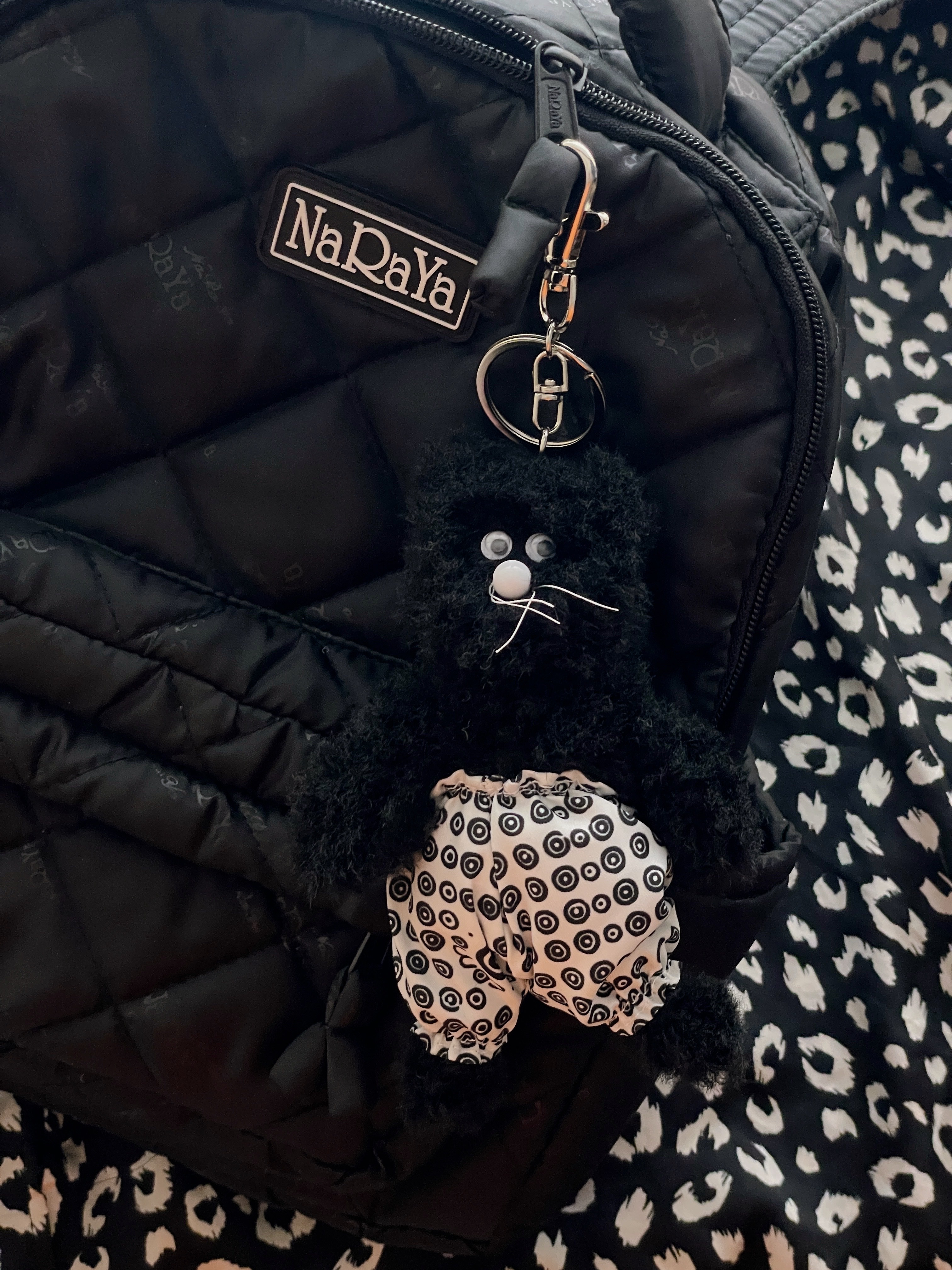 Monamhee x 10 Corso Como Bianco Keyring Black 착용 스타일 - 1