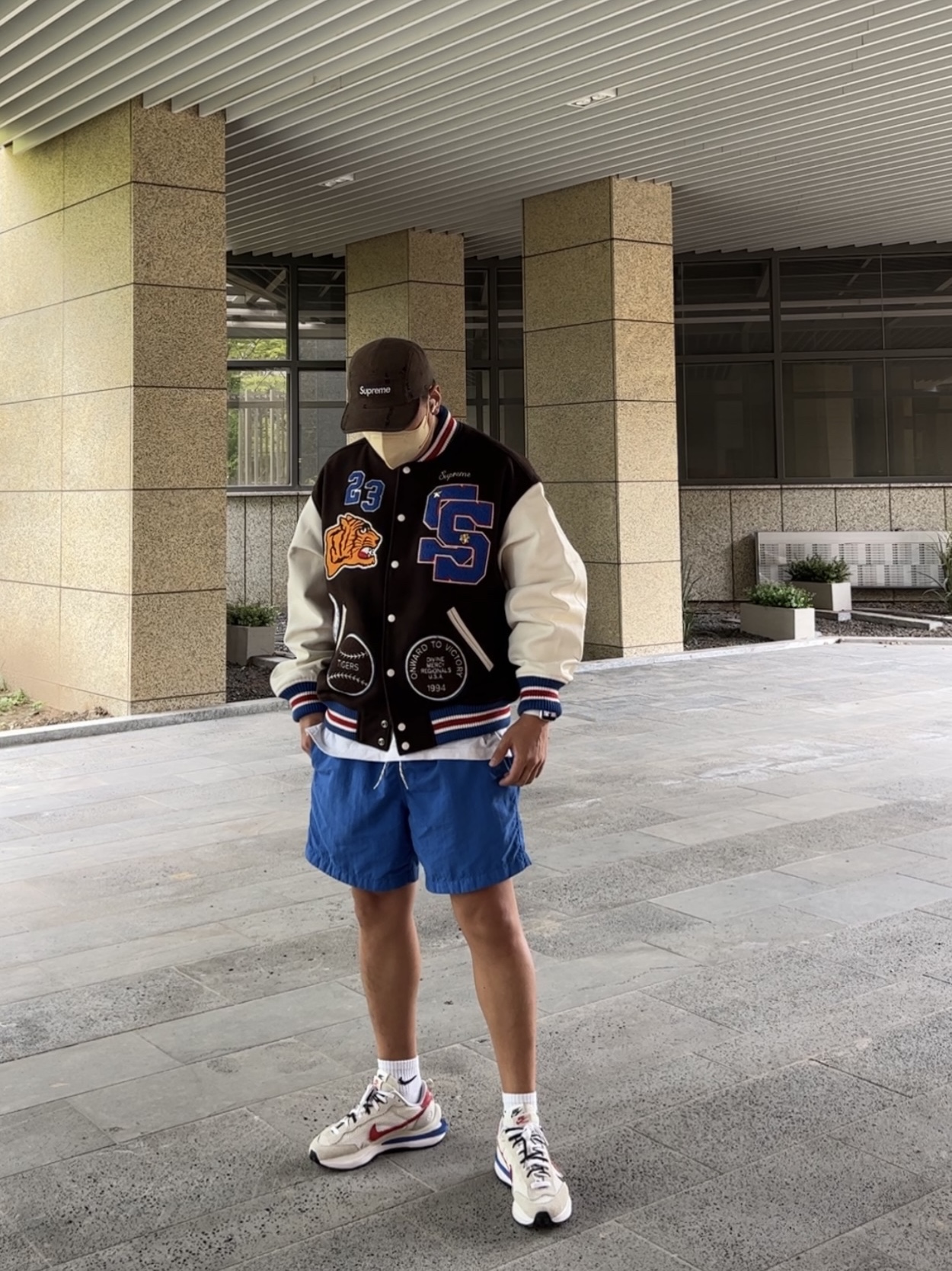 Nike x Sacai VaporWaffle Royal Fuchsia, Supreme Military Camp Cap Brown - 22FW 착용 스타일 - 1