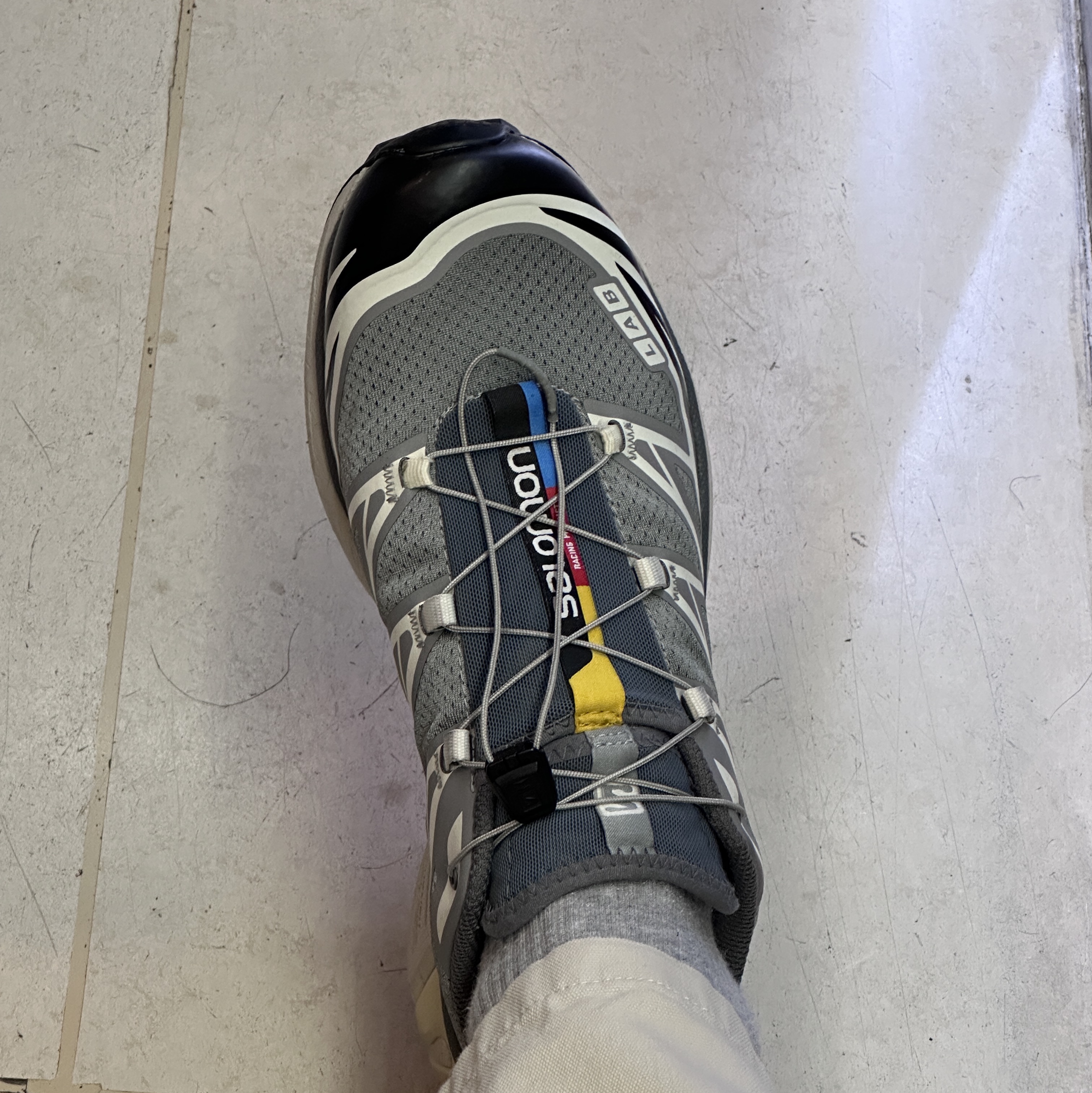 Salomon XT-6 Recut Phantom Vanilla Ice 착용 스타일