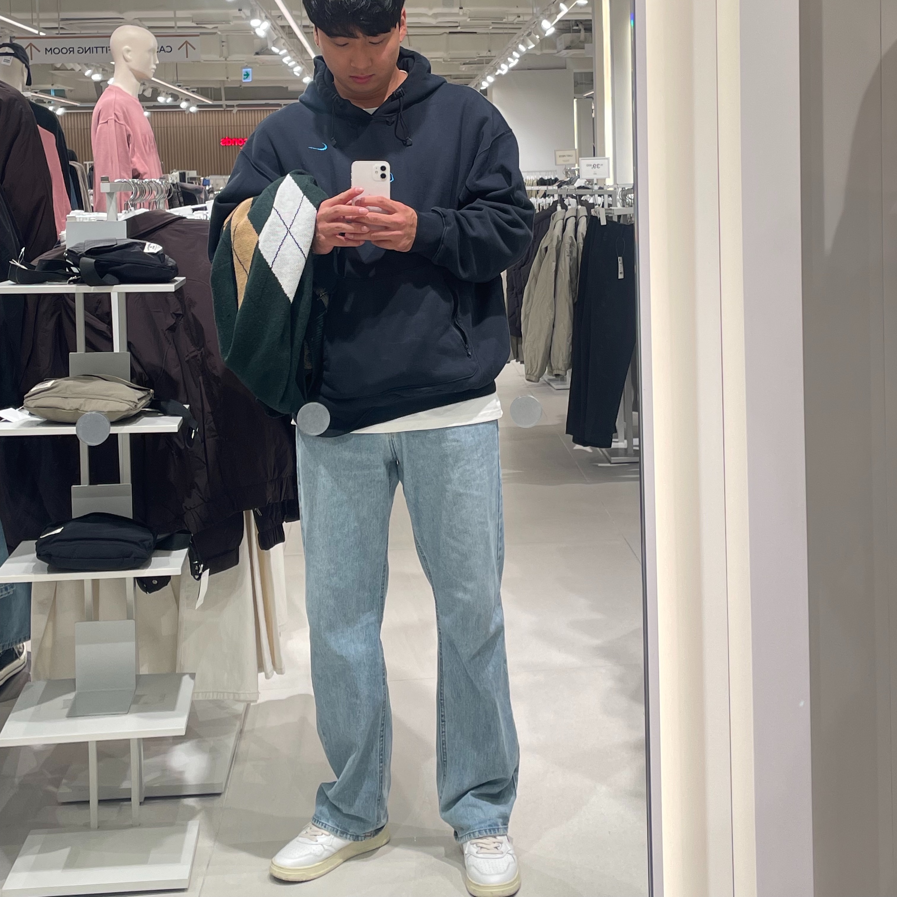 Nike x Off-White NRG Fleece Hoodie Black - Asia, Autry Medalist Low Leather Sneakers White 착용 스타일