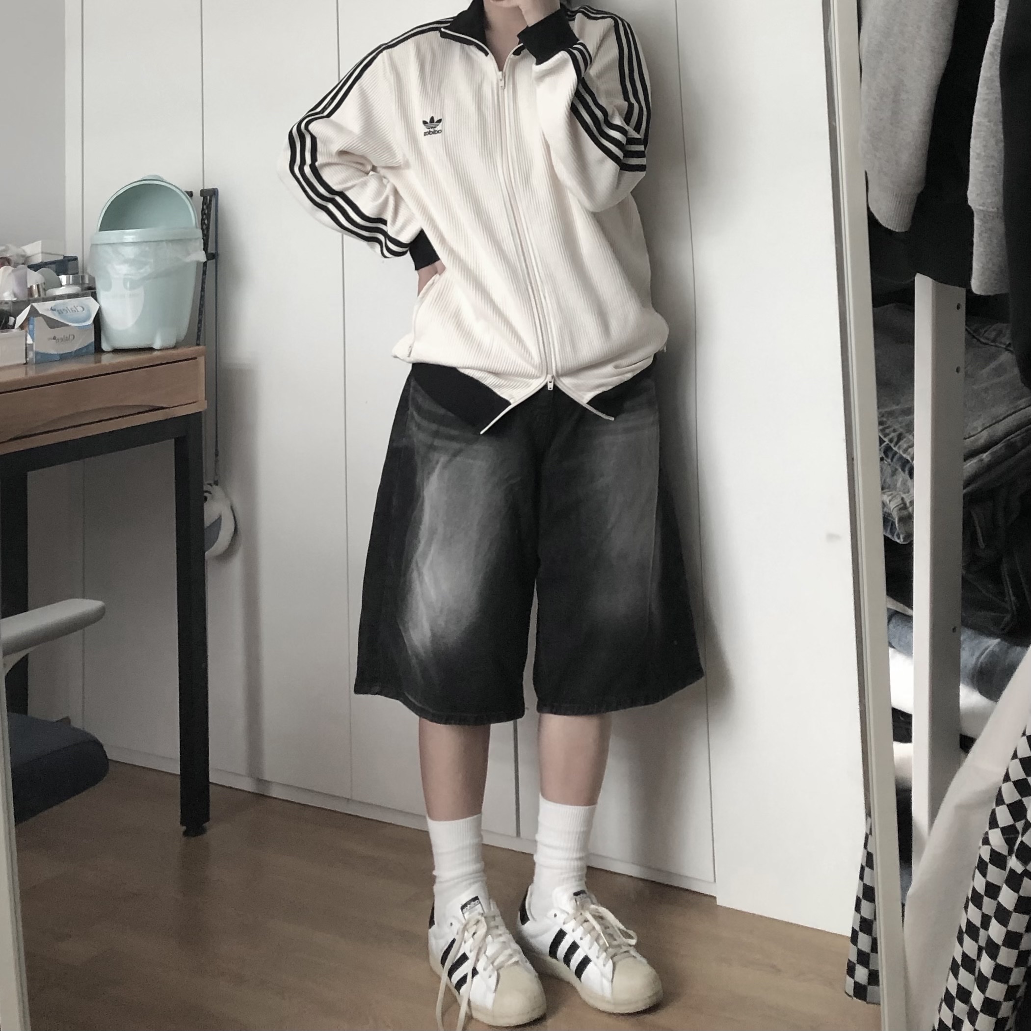 Adidas Adicolor Classic Waffle Beckenbauer Track Jacket Wonder White - US Sizing, Adidas Superstar Premium White Black 착용 스타일 - 3