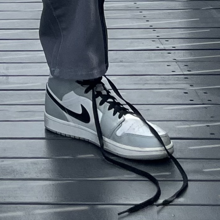 Jordan 1 Mid Light Smoke Grey 착용 스타일 - 3