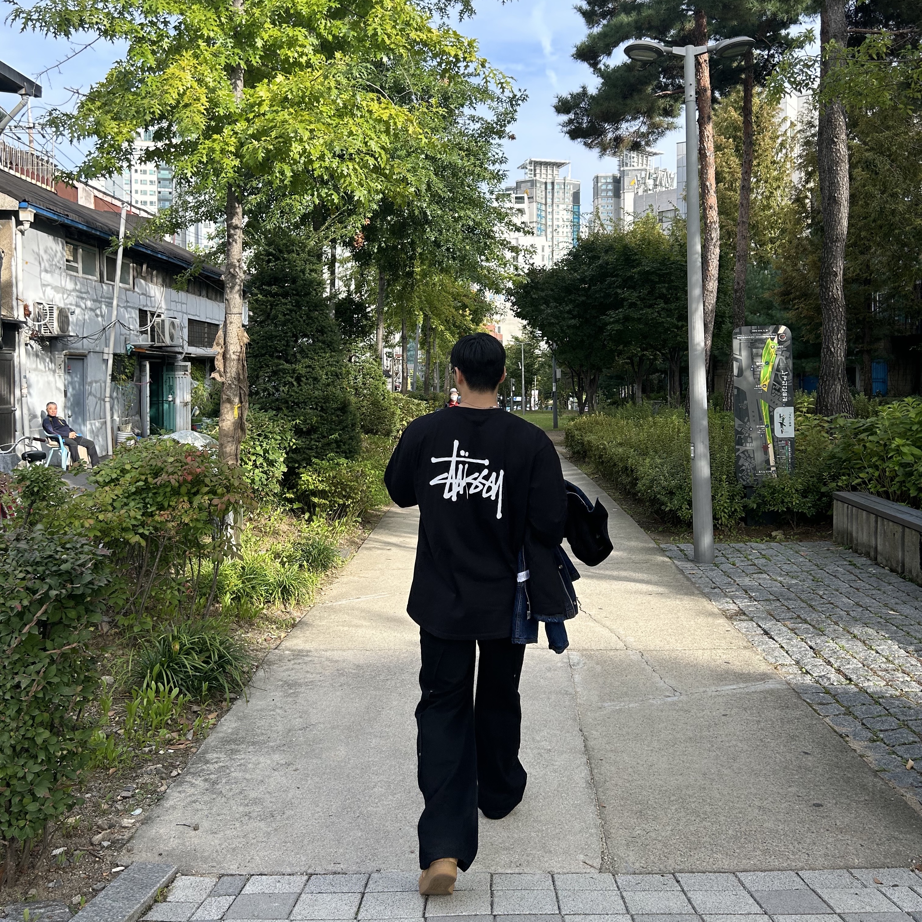 Stussy Washed Denim Shop Jacket One Wash, Nike x Supreme Air Force 1 Low Flax 착용 스타일 - 2
