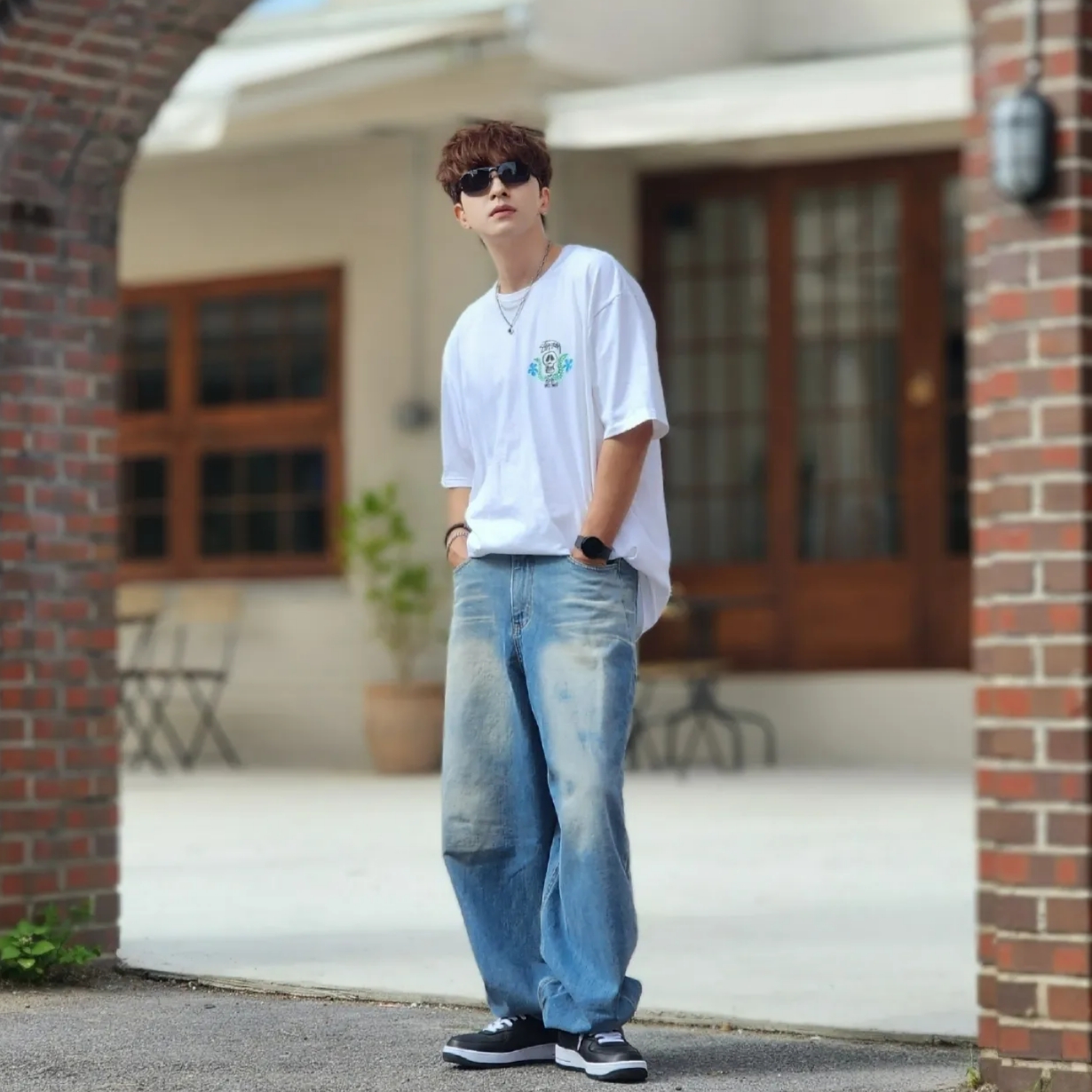 Nike x Stussy Air Force 1 '07 Mid SP Black, Stussy Skull Crest T-Shirt White 착용 스타일 - 5