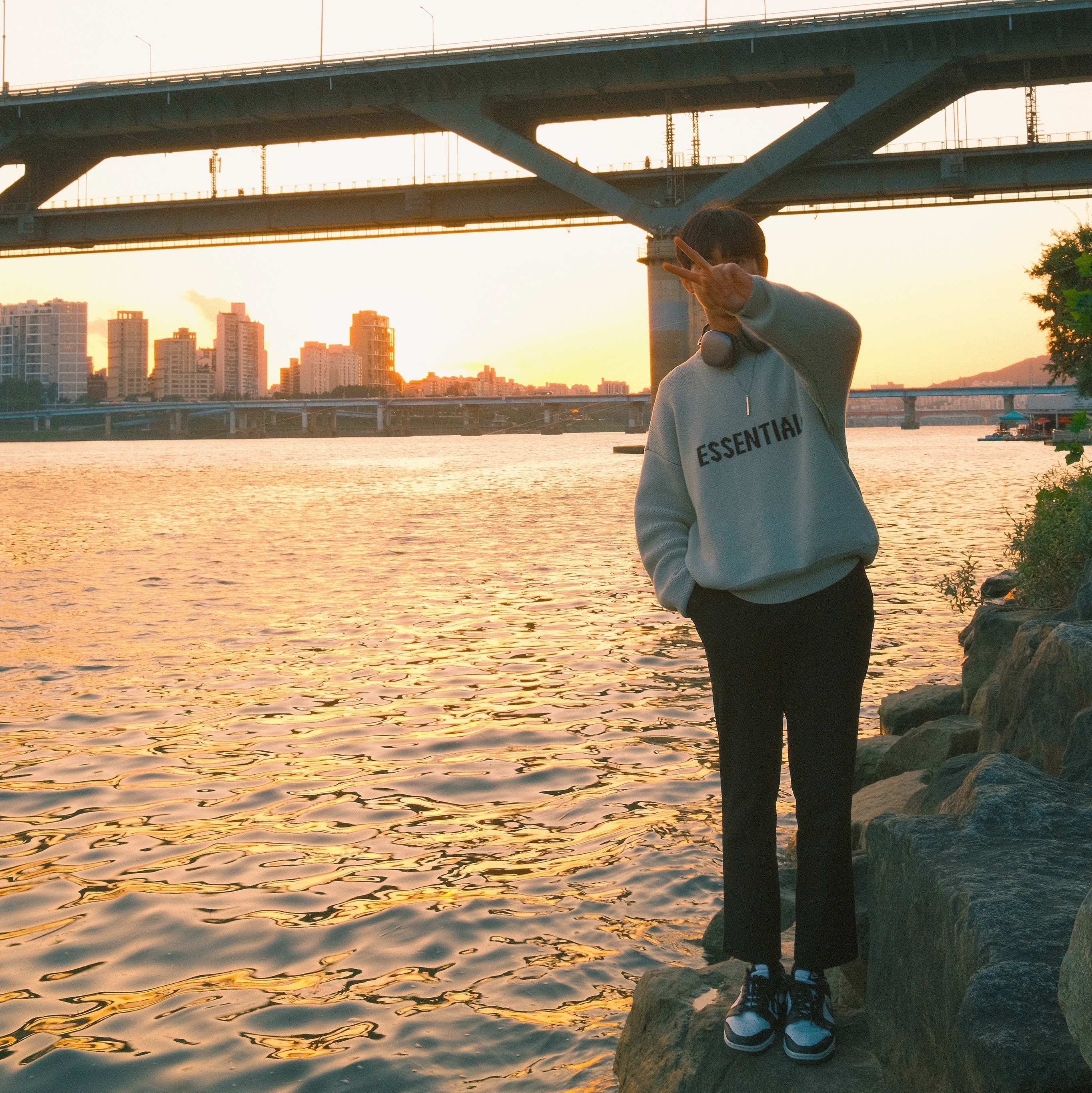 Essentials Knit Pullover Sweater Concrete - Ssense Exclusive 착용 스타일
