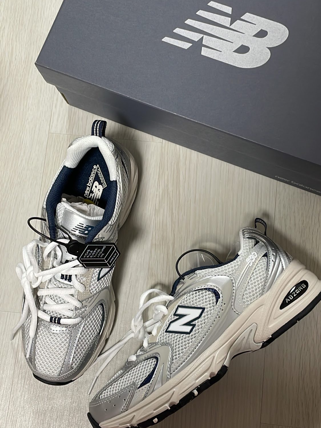 New Balance 530 Steel Grey 착용 스타일 - 3